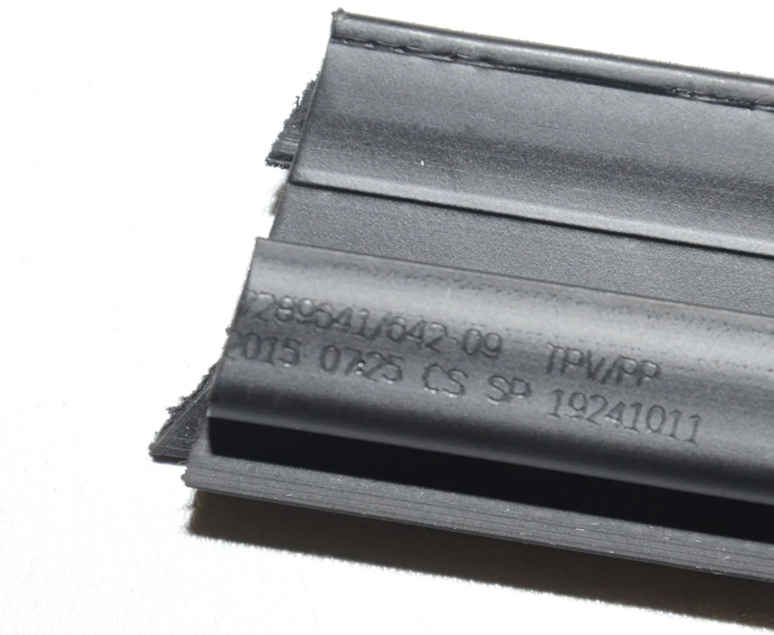 Rear Left Door Seal Rubber – OEM 7289641 · BMW X5 (F15, F85) M 50 d 2015 – 5