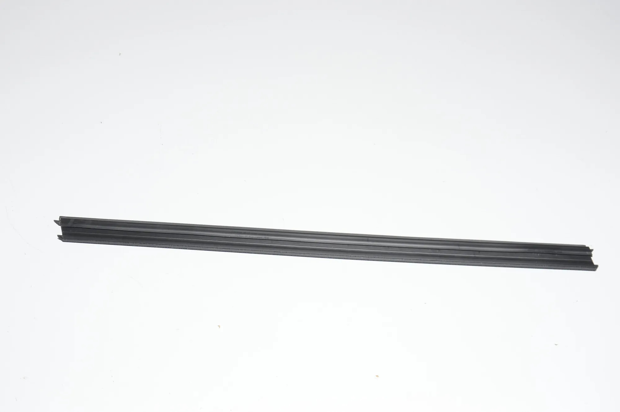 Front Left Door Seal Rubber – OEM 7289627 · BMW X5 (F15, F85) M 50 d 2015