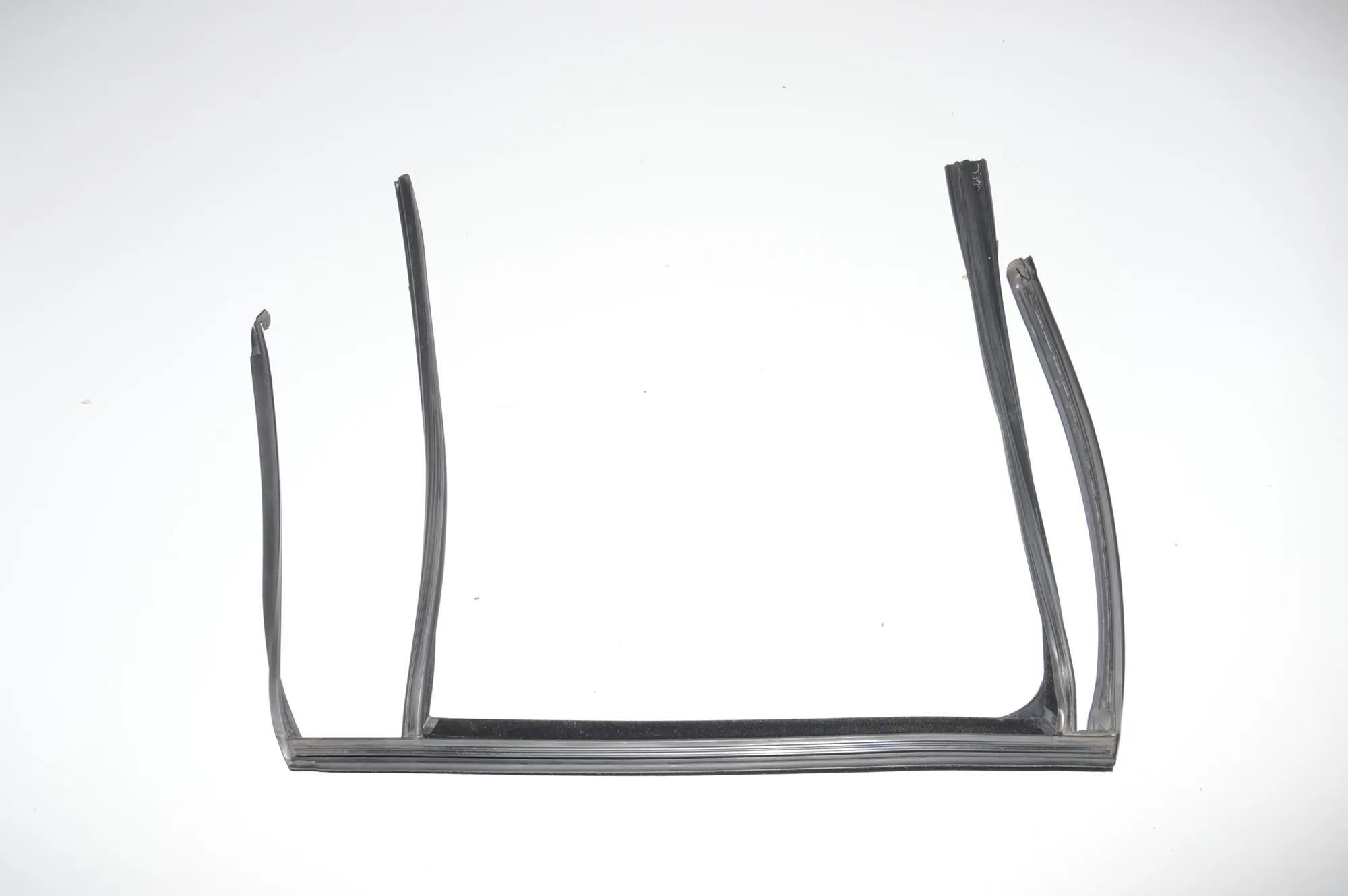 Rear Left Door Seal Rubber – OEM 51357289667 · BMW X5 (F15, F85) M 50 d 2015 – 4