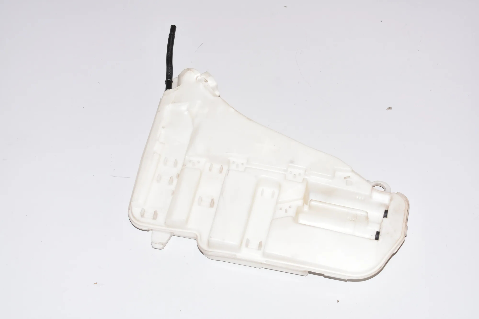 Window Washer Tank – OEM 7269665 · BMW 5 Touring (F11) M 550 d xDrive 2013