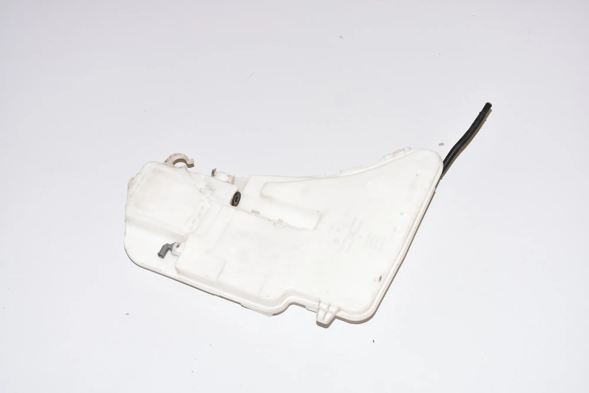 Window Washer Tank – OEM 7269665 · BMW 5 Touring (F11) M 550 d xDrive 2013 – 2