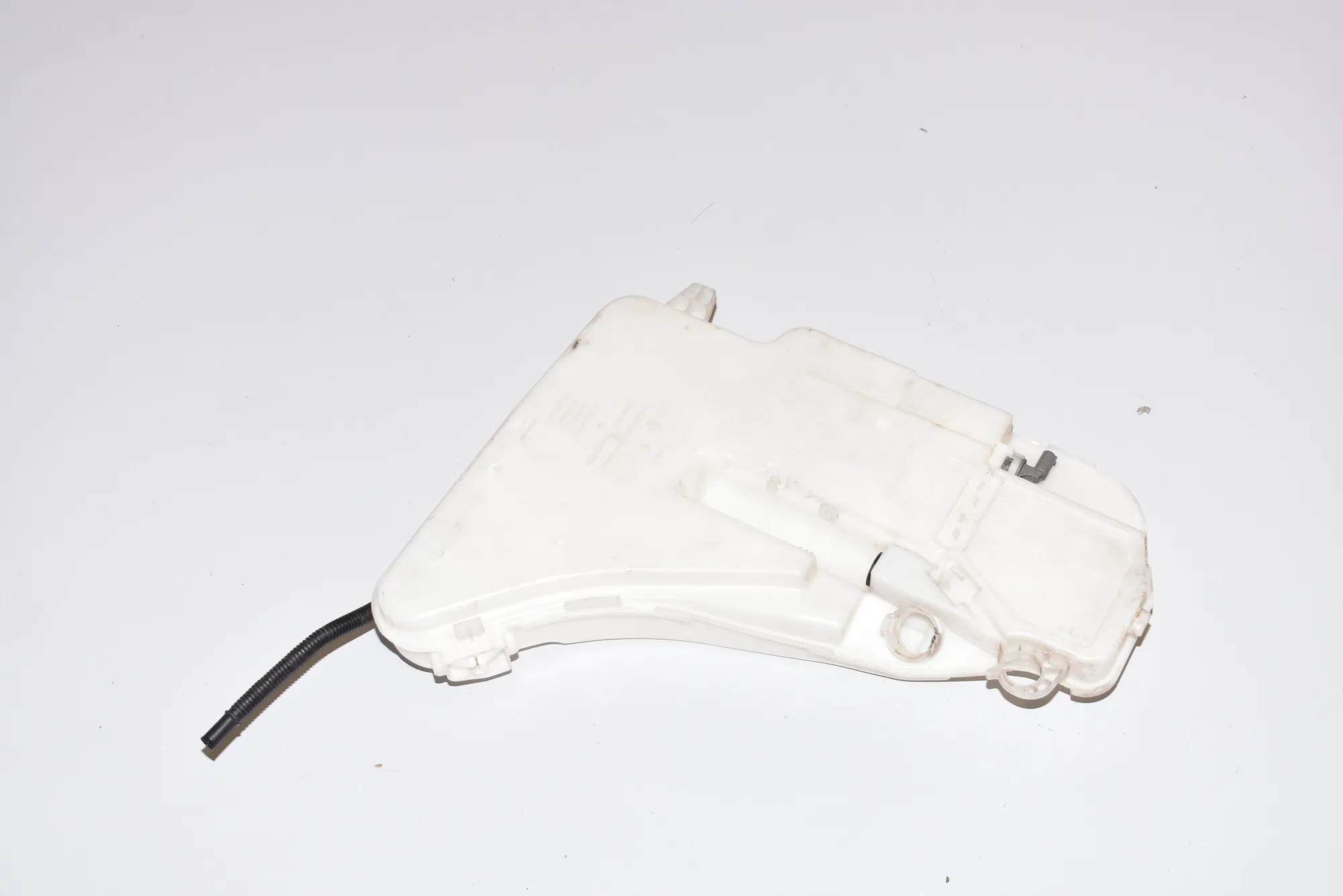 Window Washer Tank – OEM 7269665 · BMW 5 Touring (F11) M 550 d xDrive 2013 – 4