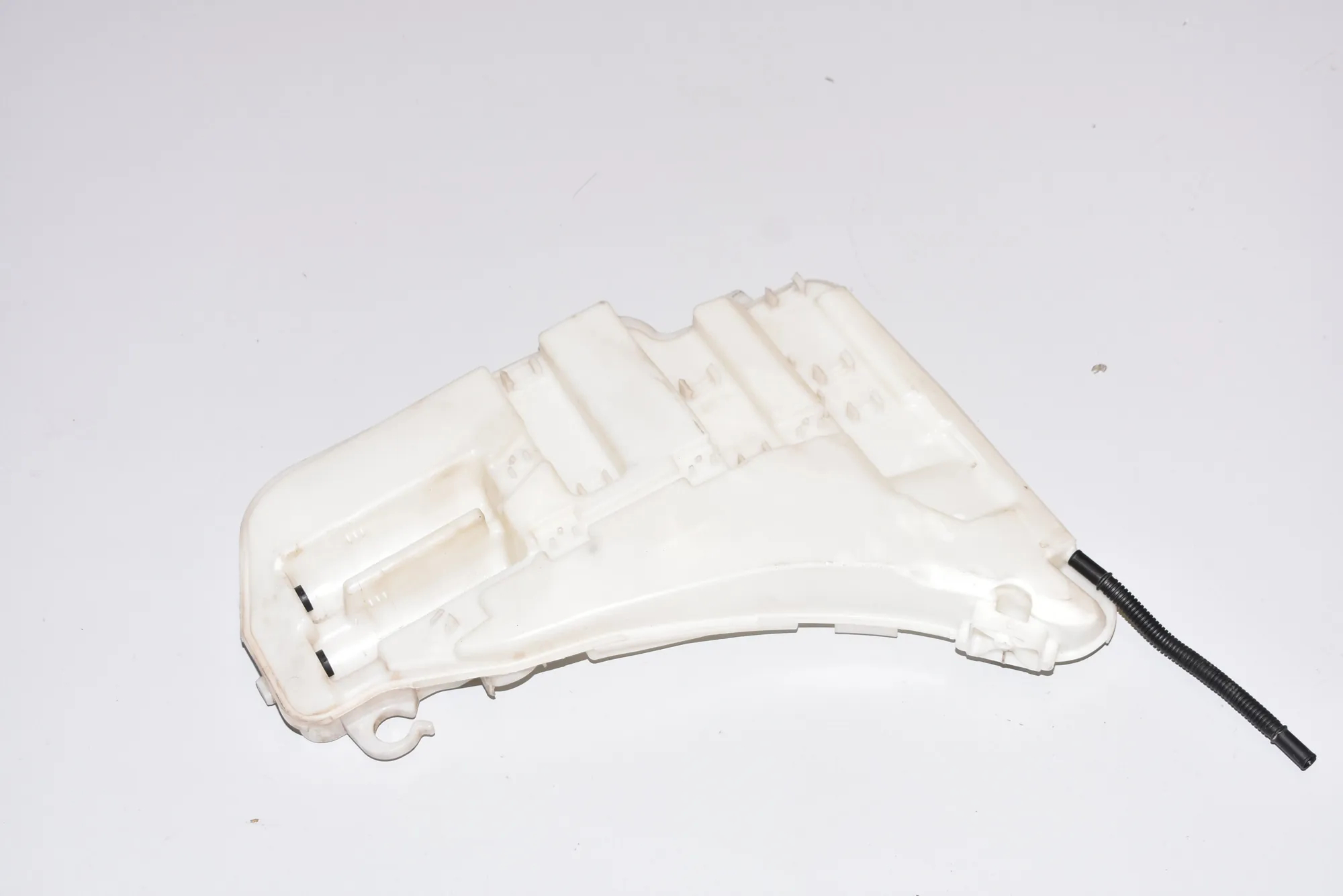 Window Washer Tank – OEM 7269665 · BMW 5 Touring (F11) M 550 d xDrive 2013 – 3