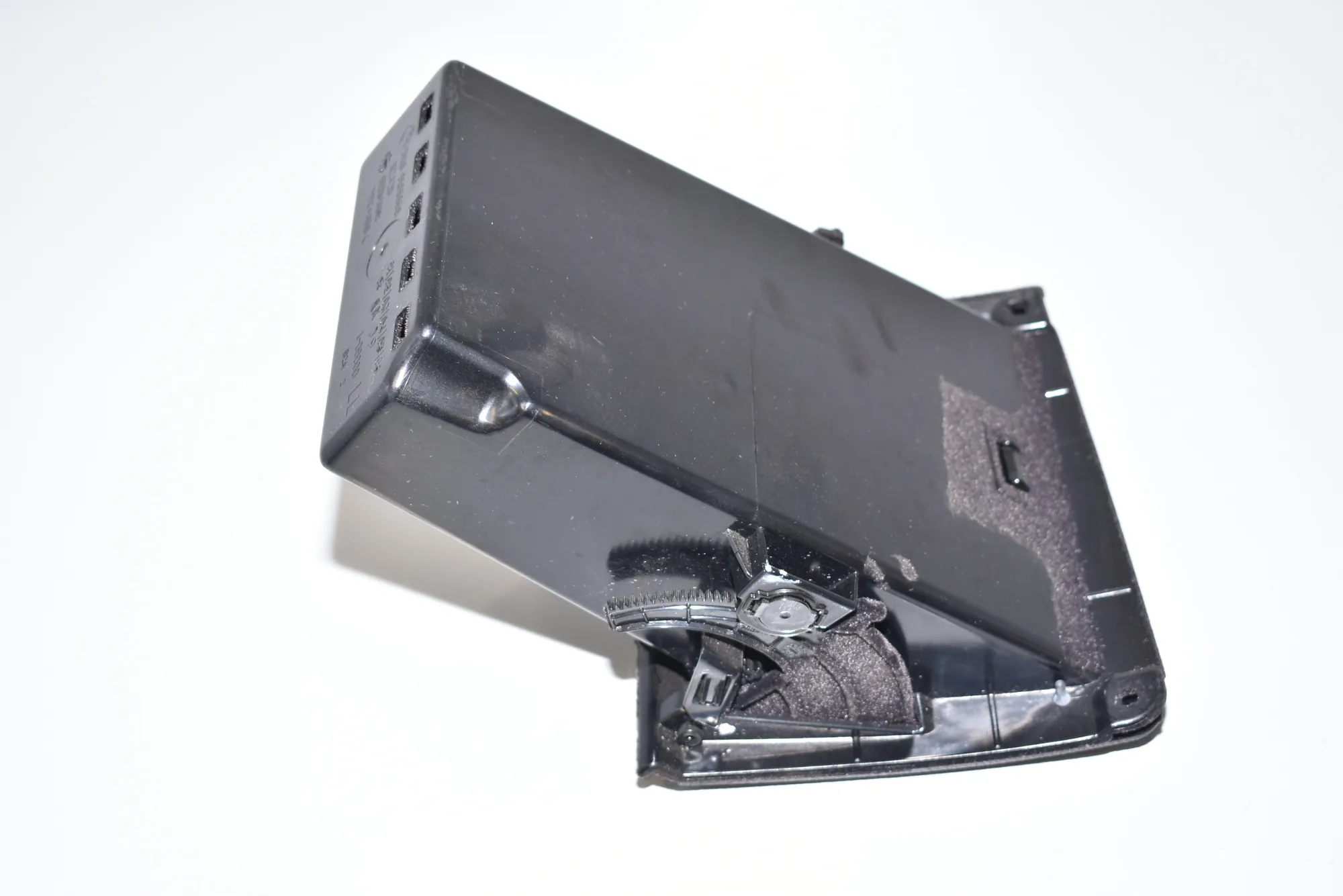 Glove Compartment – OEM 9166696 · BMW 5 Touring (F11) M 550 d xDrive 2013 – 3