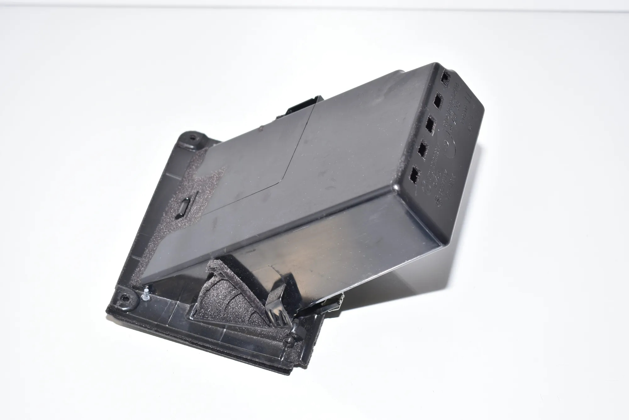 Glove Compartment – OEM 9166696 · BMW 5 Touring (F11) M 550 d xDrive 2013 – 4