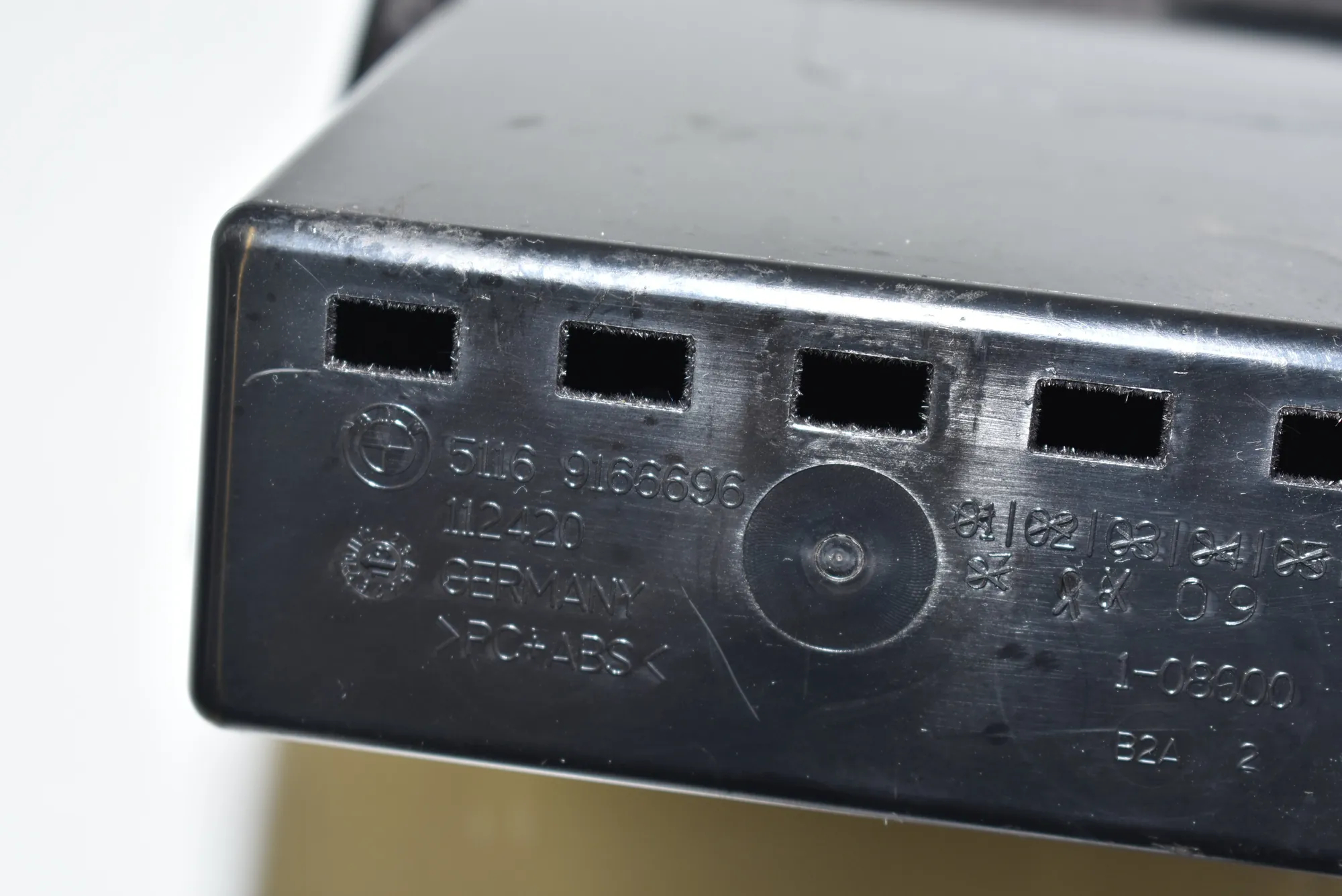 Glove Compartment – OEM 9166696 · BMW 5 Touring (F11) M 550 d xDrive 2013 – 6