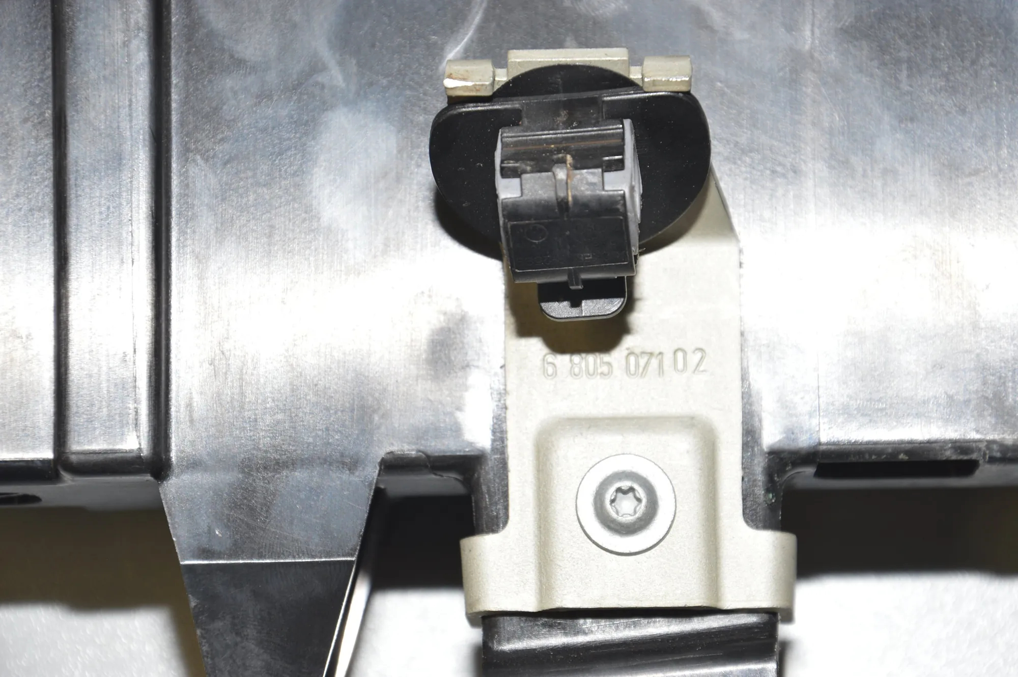 Bracket – OEM 8601608 · BMW 7 (G11, G12) BMW 7 (G11, G12) M 760 Li xDrive 2017 – 5