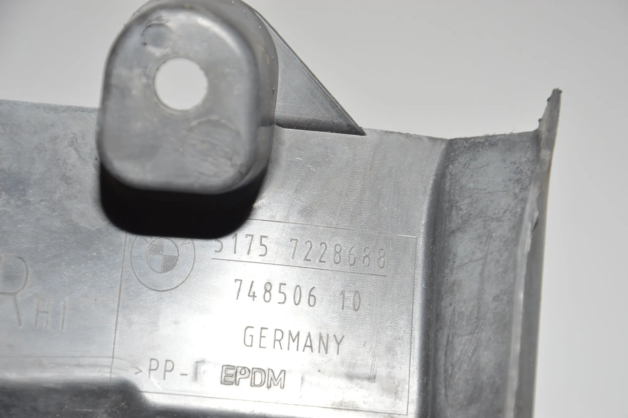 Other Underbody Cover – OEM 7228688 · BMW 5 Touring (F11) M 550 d xDrive 2013 – 5