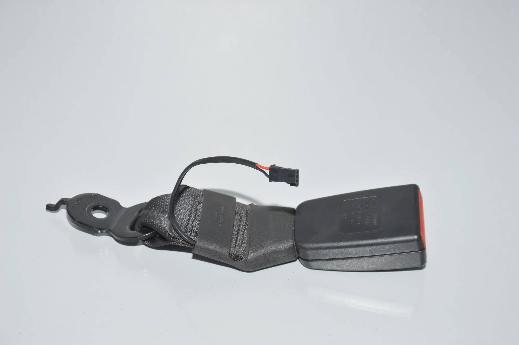 Rear Middle Seat Buckle – OEM 7243275 · BMW 5 Touring (F11) M 550 d xDrive 2013 – 4