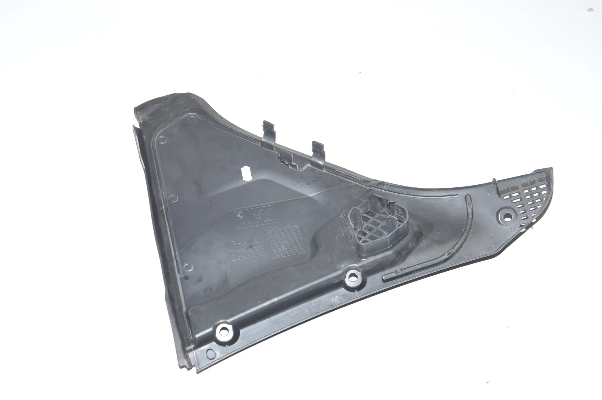 Front Wiper Cowl Trim – OEM 6987605 · BMW 5 Touring (F11) M 550 d xDrive 2013 – 4