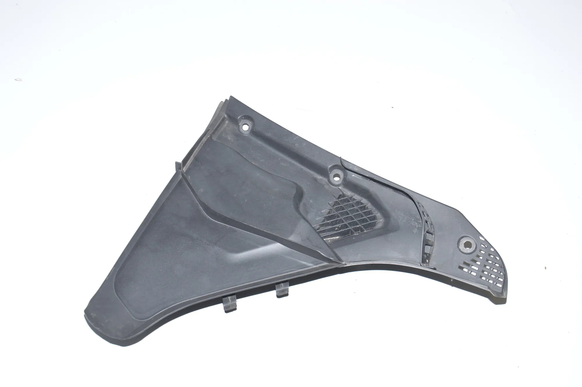 Front Wiper Cowl Trim – OEM 6987605 · BMW 5 Touring (F11) M 550 d xDrive 2013