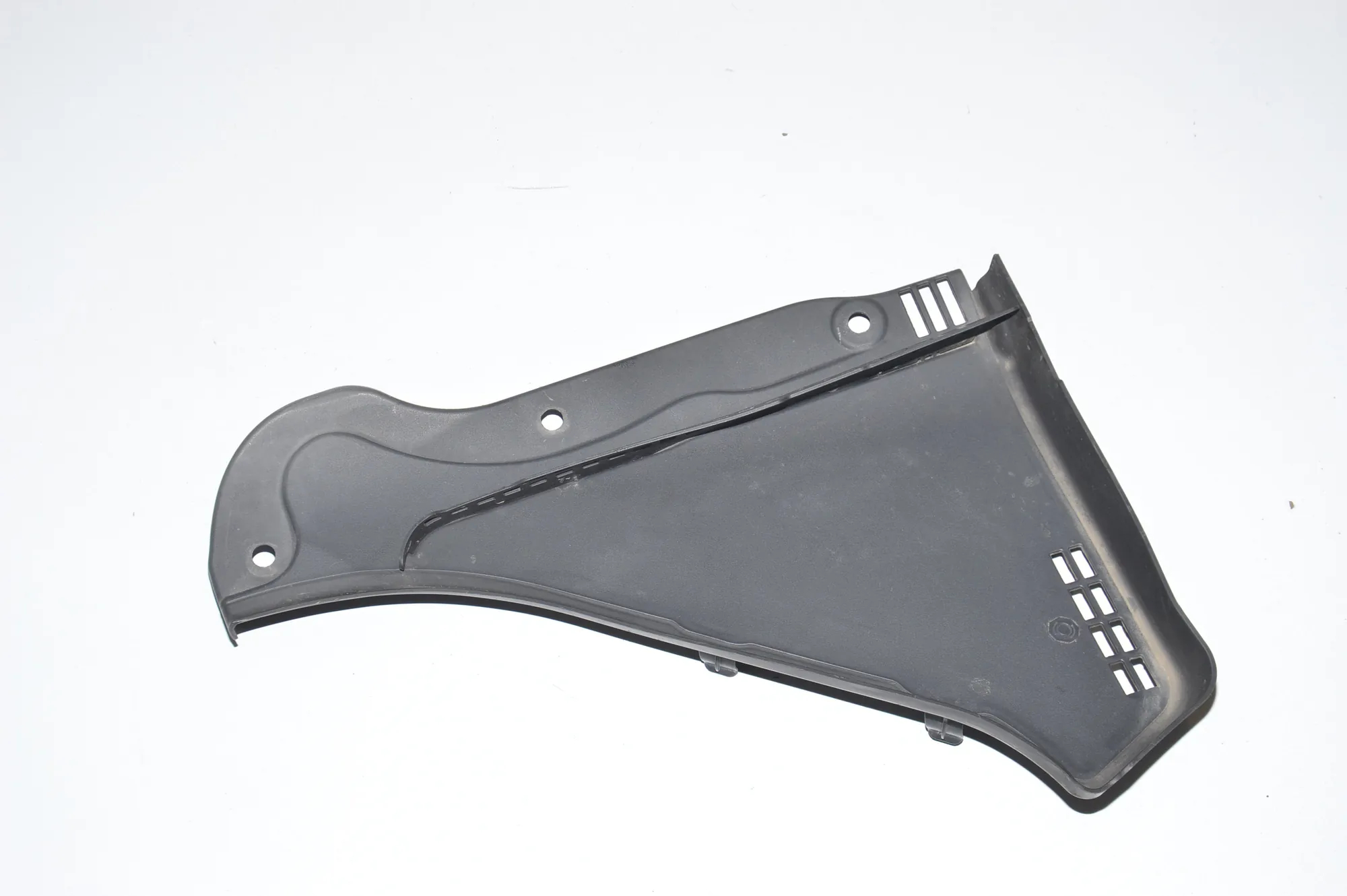 Front Wiper Cowl Trim – OEM 7216977 · BMW 5 Touring (F11) M 550 d xDrive 2013 – 2