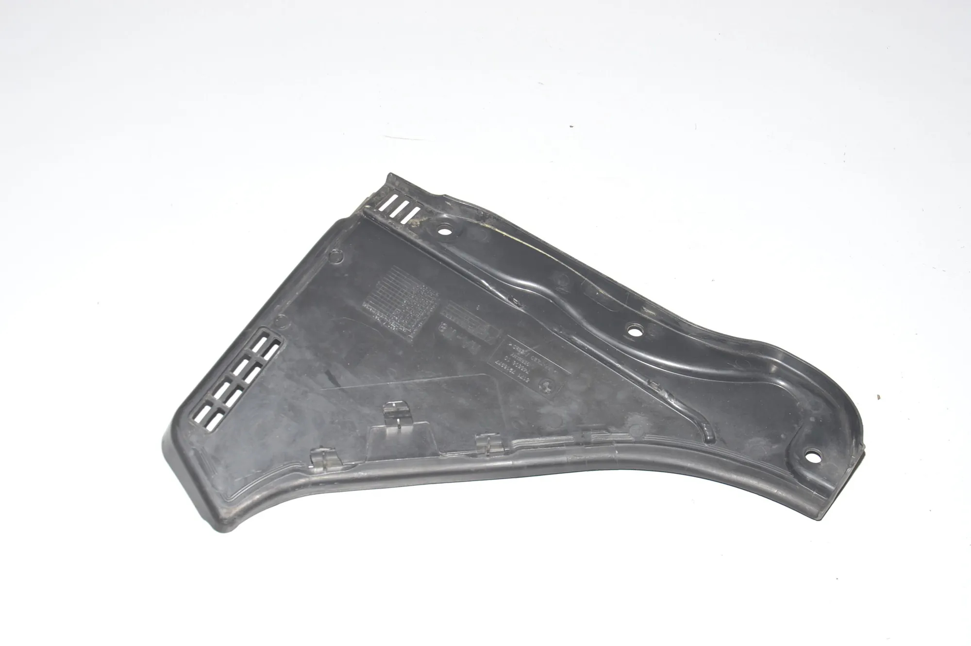 Front Wiper Cowl Trim – OEM 7216977 · BMW 5 Touring (F11) M 550 d xDrive 2013 – 4