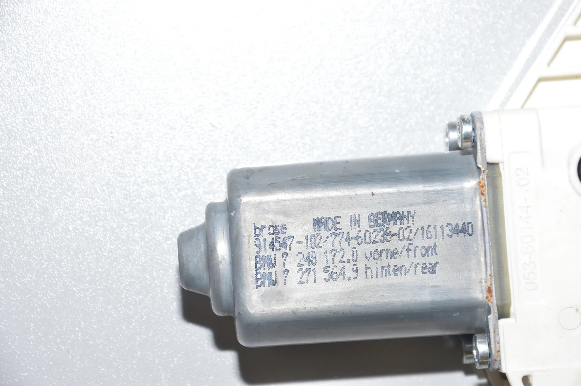 Rear Right Door Window Control Motor – OEM 7271564 · BMW 5 Touring (F11) M 550 d xDrive 2013 – 6
