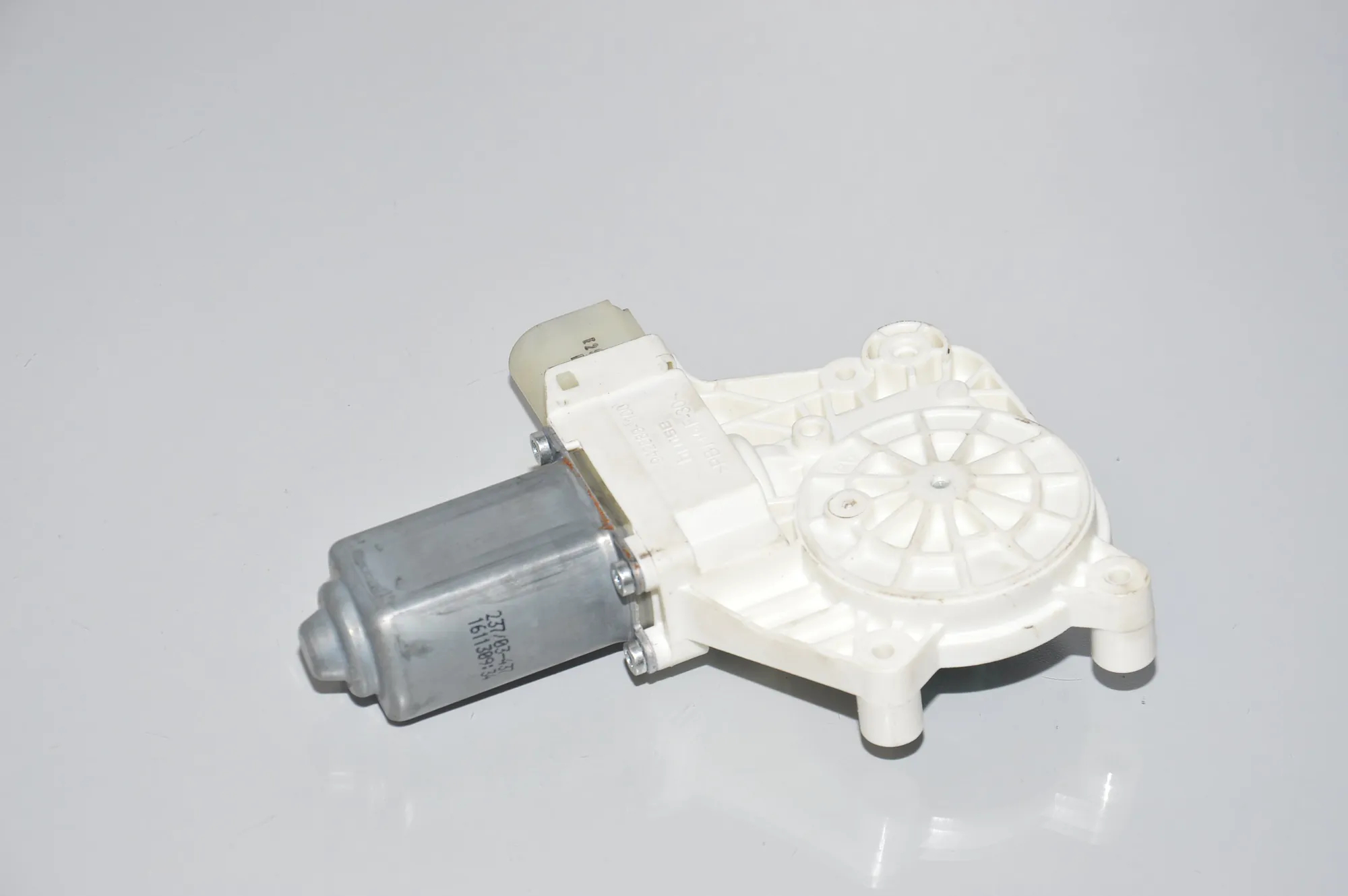 Rear Right Door Window Control Motor – OEM 7271564 · BMW 5 Touring (F11) M 550 d xDrive 2013 – 3