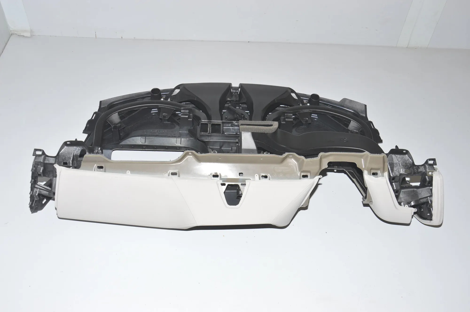 Dashboard – OEM 9282711 · BMW i3 (I01) BMW i3 (I01) Hybrid 2019 – 4