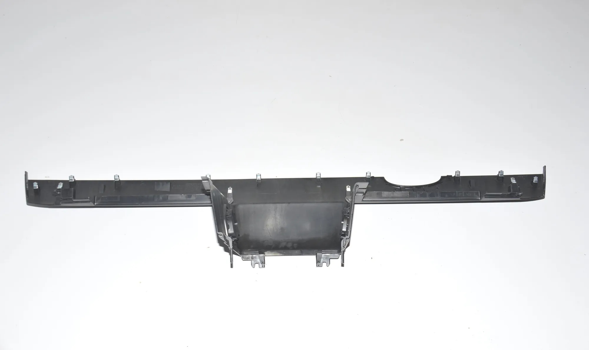 Dashboard Lower Trim – OEM 9303496 · BMW i3 (I01) BMW i3 (I01) Hybrid 2019 – 4