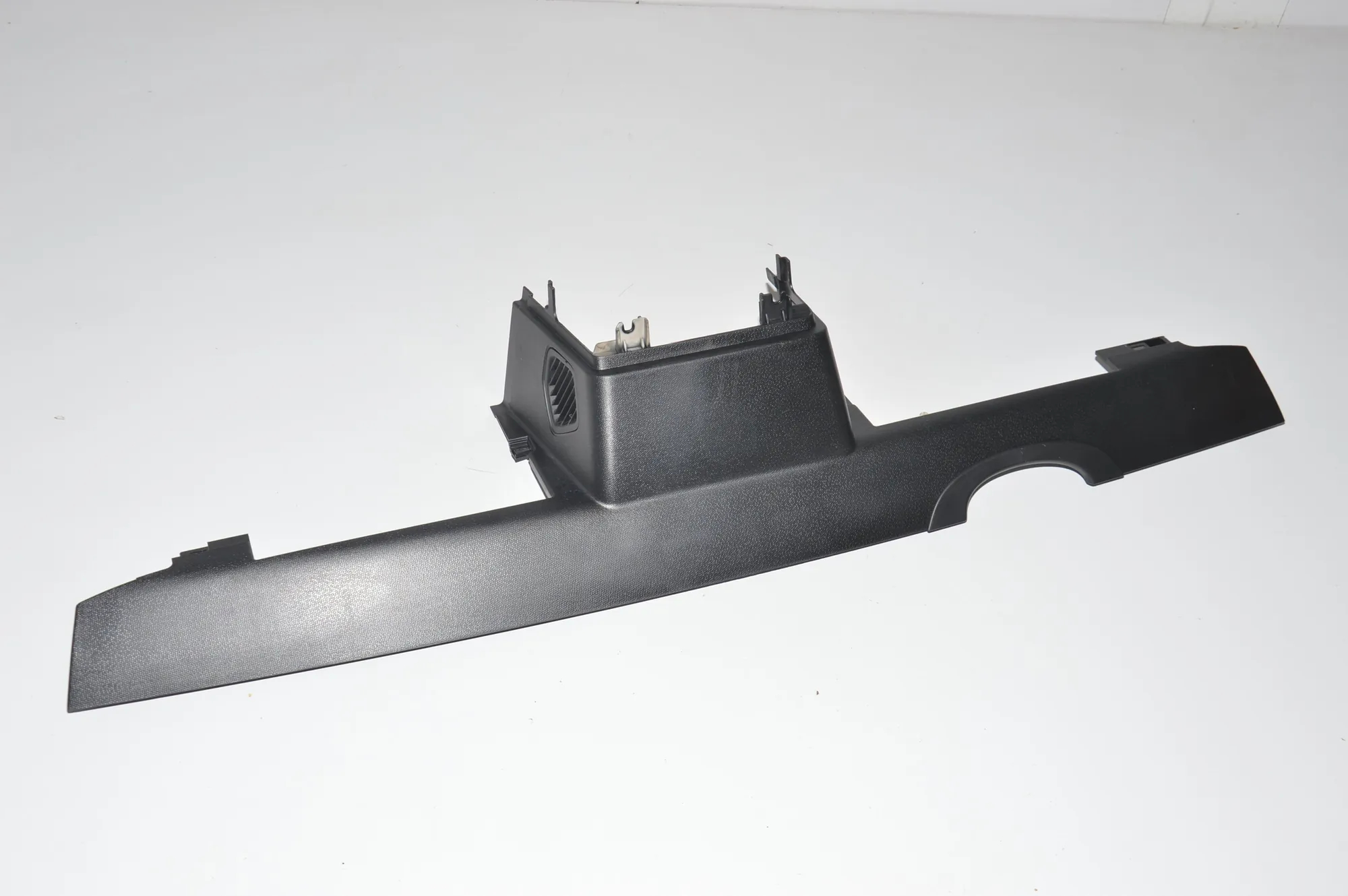 Dashboard Lower Trim – OEM 9303496 · BMW i3 (I01) BMW i3 (I01) Hybrid 2019 – 2