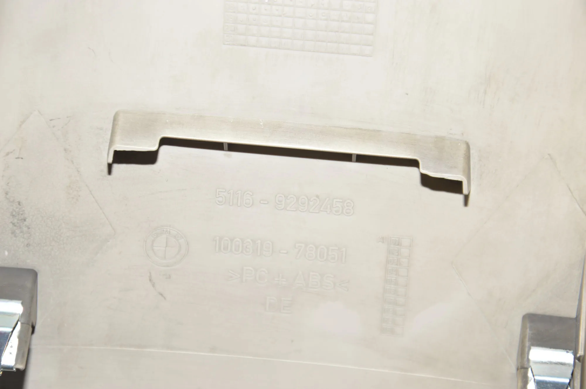 Center Console Trim – OEM 9292458 · BMW i3 (I01) BMW i3 (I01) Hybrid 2019 – 7