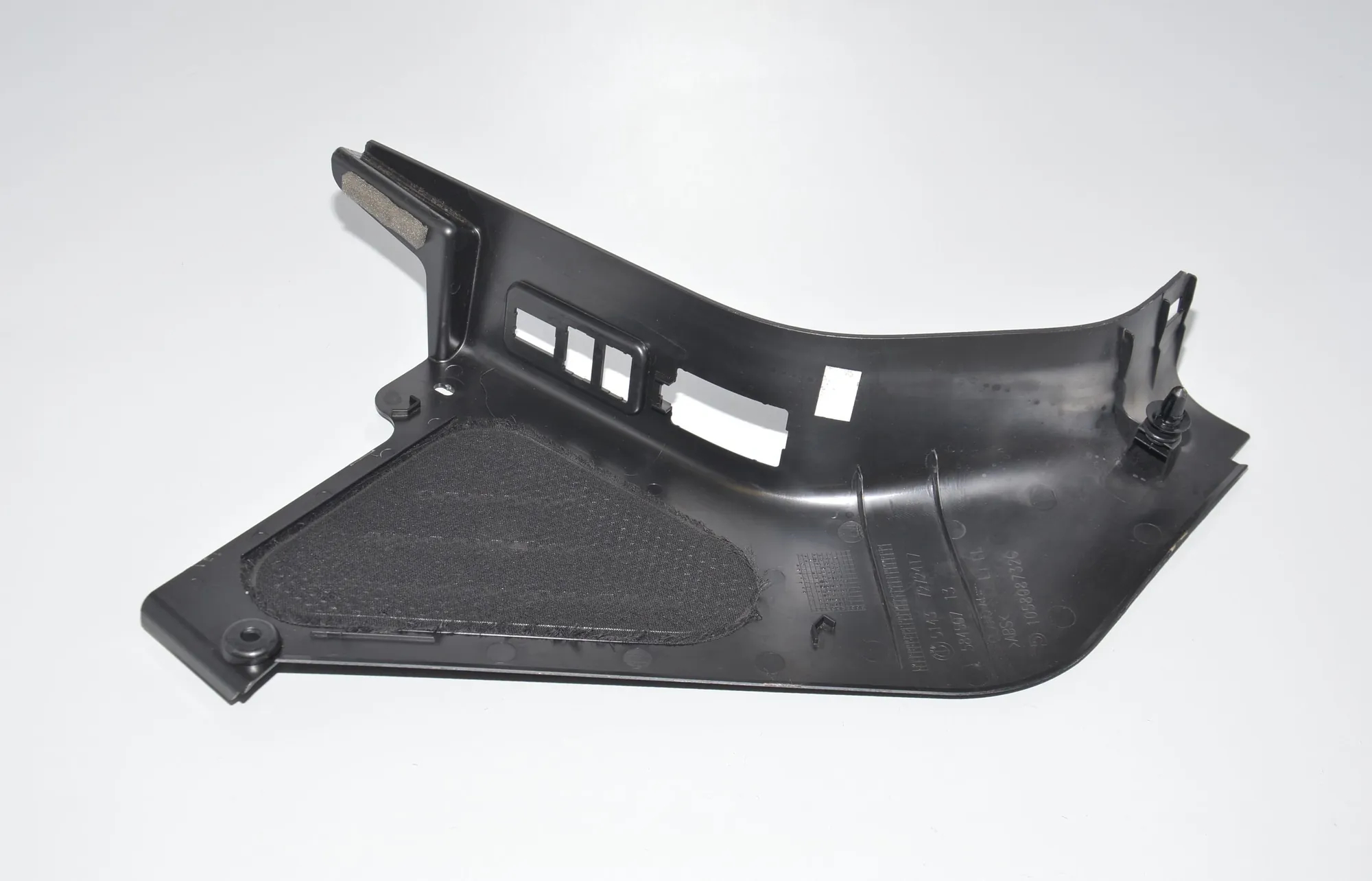 Front Left Interior Step Trim – OEM 7272417 · BMW i3 (I01) BMW i3 (I01) Hybrid 2019 – 3