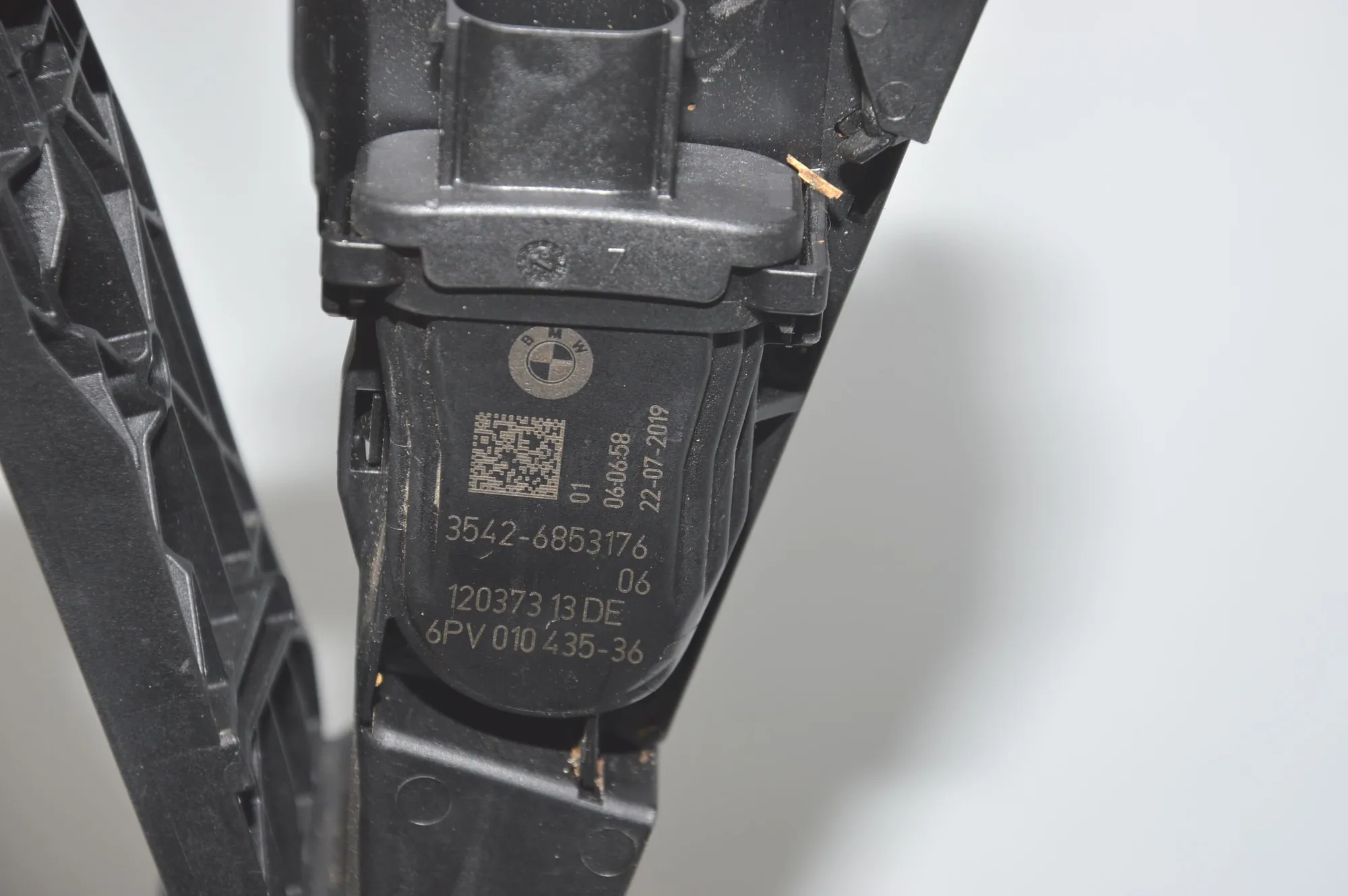 Throttle Pedal – OEM 6853176 · BMW i3 (I01) BMW i3 (I01) Hybrid 2019 – 6