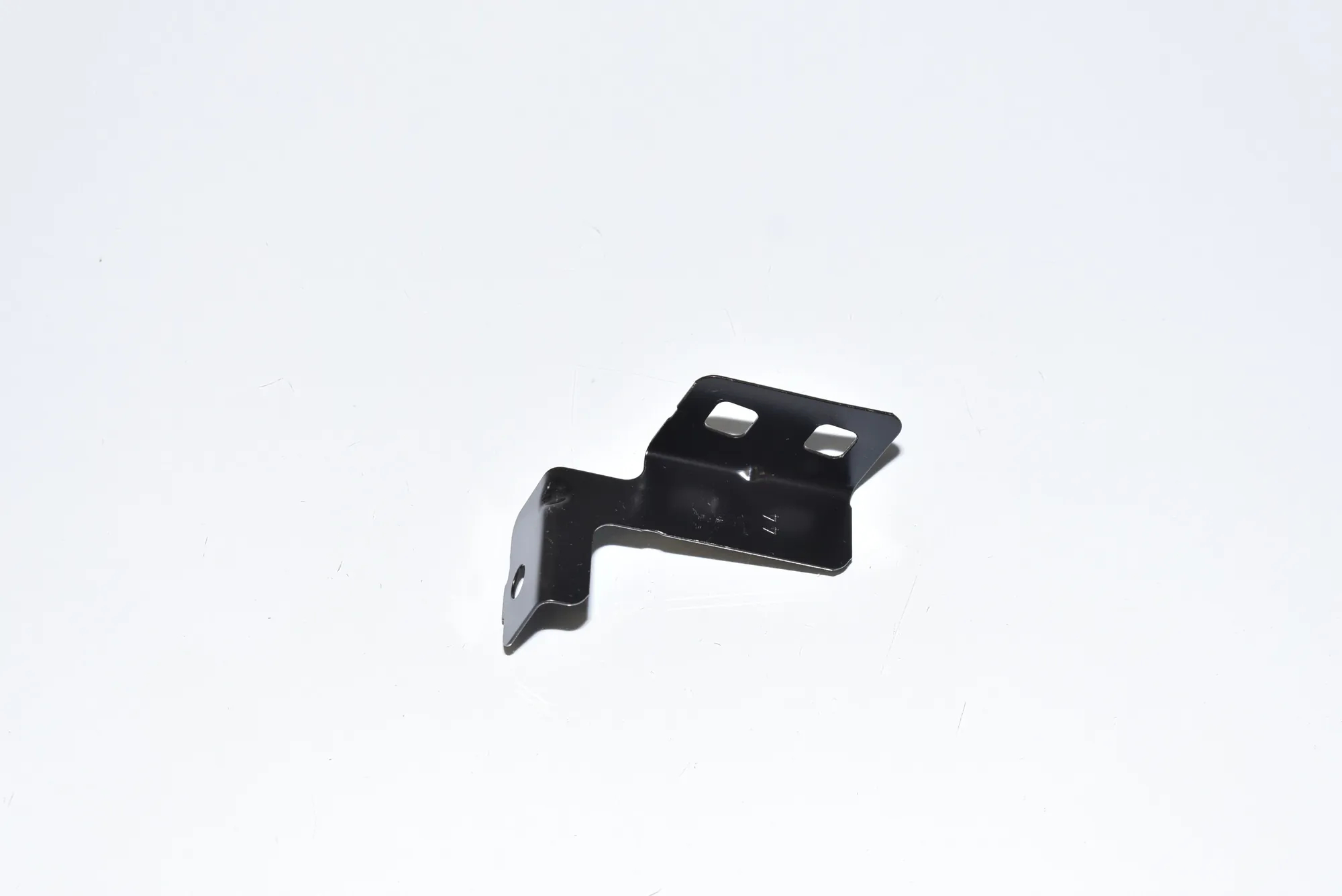 Front Left Fender Holder – OEM 41357204501 · BMW 7 (F01, F02) BMW 7 (F01, F02) 730 d 2012