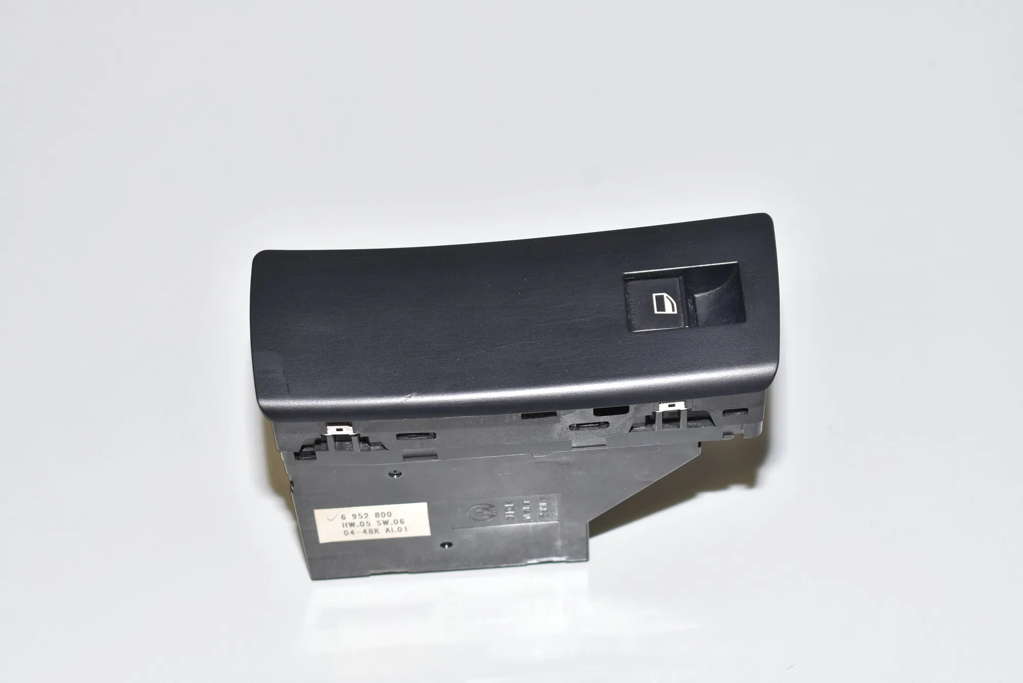Front Left Door Window Switch – OEM 6952800 · BMW X5 (E53) 3.0 d 2005