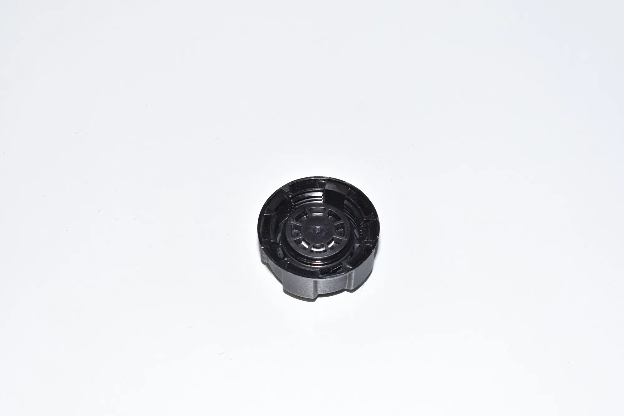 Expansion Tank Cap – OEM 7639024 · BMW i3 (I01) BMW i3 (I01) Hybrid 2015 – 3