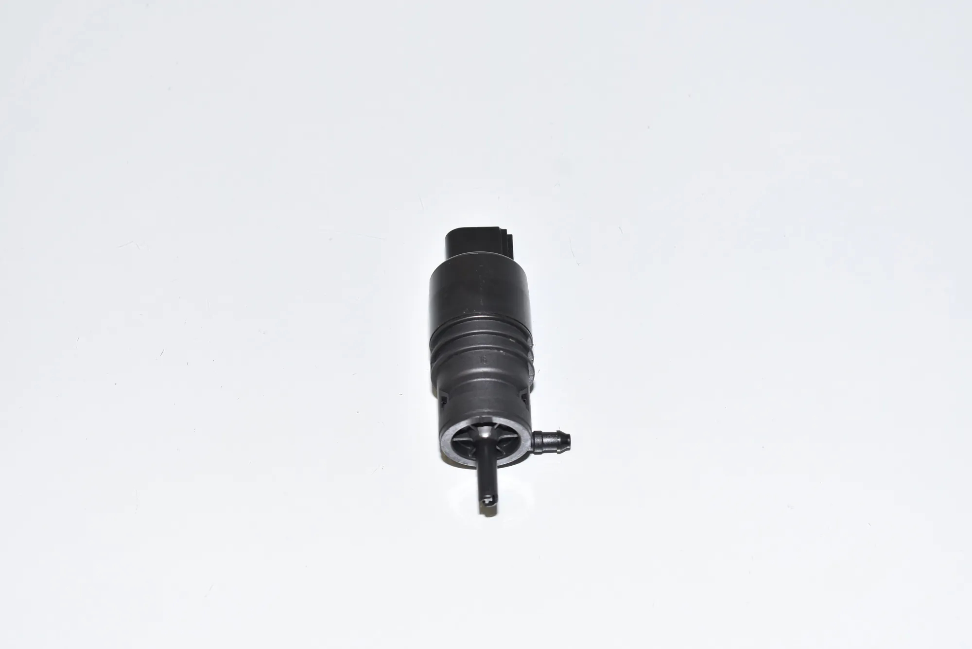 Washer Tank Motor – OEM 7302589 · BMW 3 Touring (F31) 320 d 2012 – 2