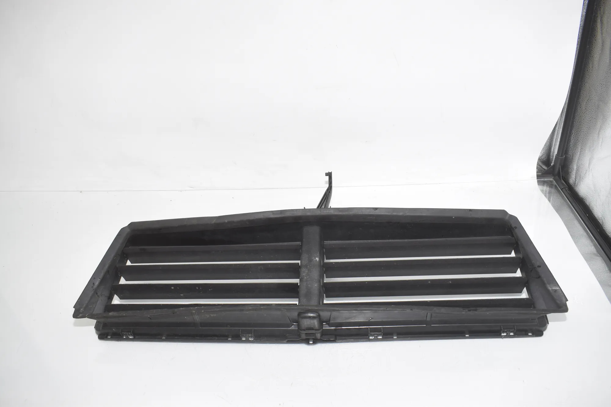 Radiator Air Intake Channel – OEM 7374197 · BMW X1 (F48) xDrive 18 d 2016 – 2