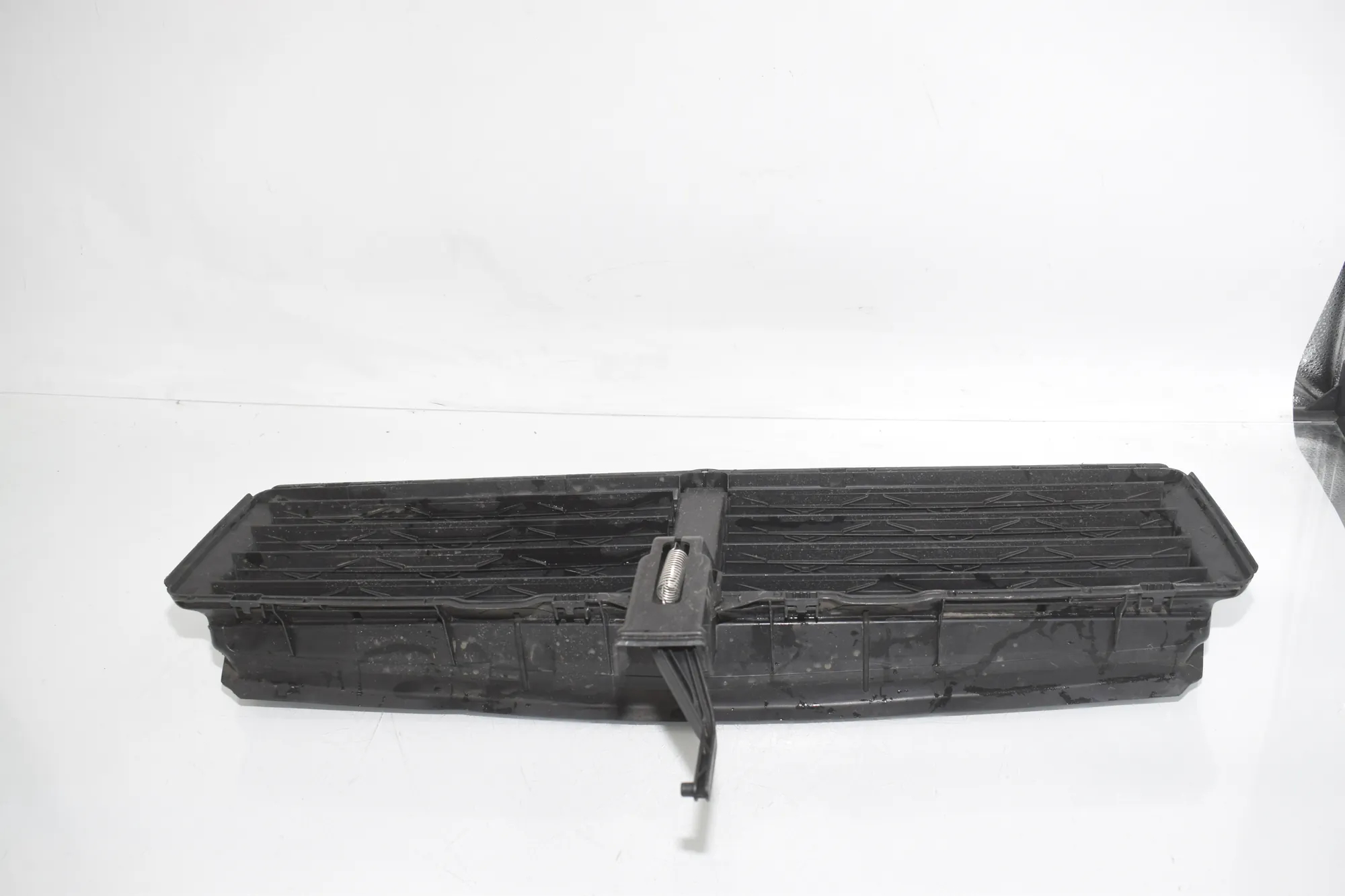 Radiator Air Intake Channel – OEM 7374197 · BMW X1 (F48) xDrive 18 d 2016 – 3