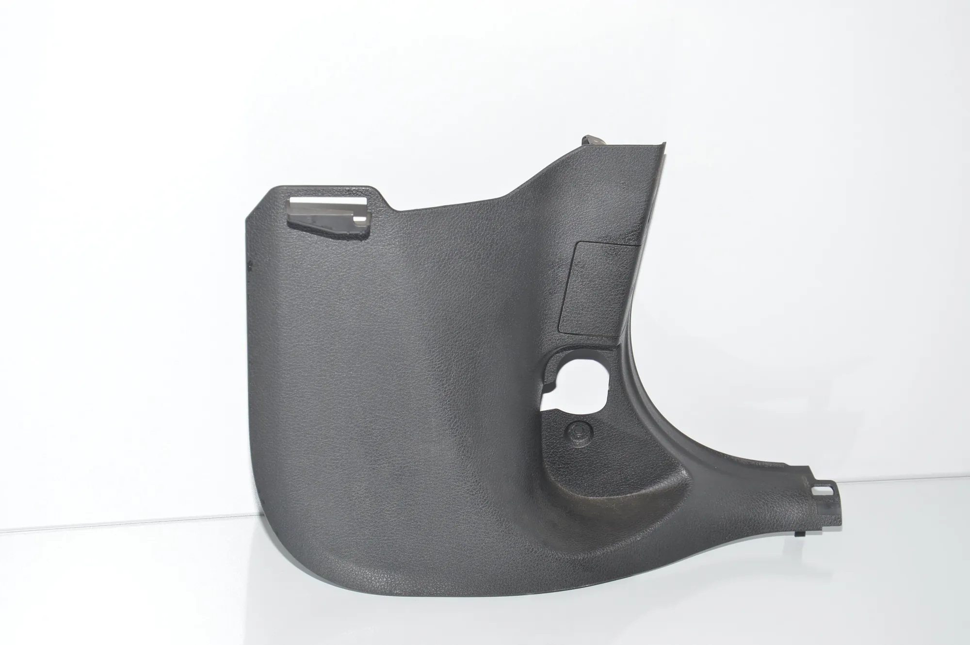 Front Right Interior Step Trim – OEM 7315132 · BMW 4 Coupe (F32, F82) M4 2017