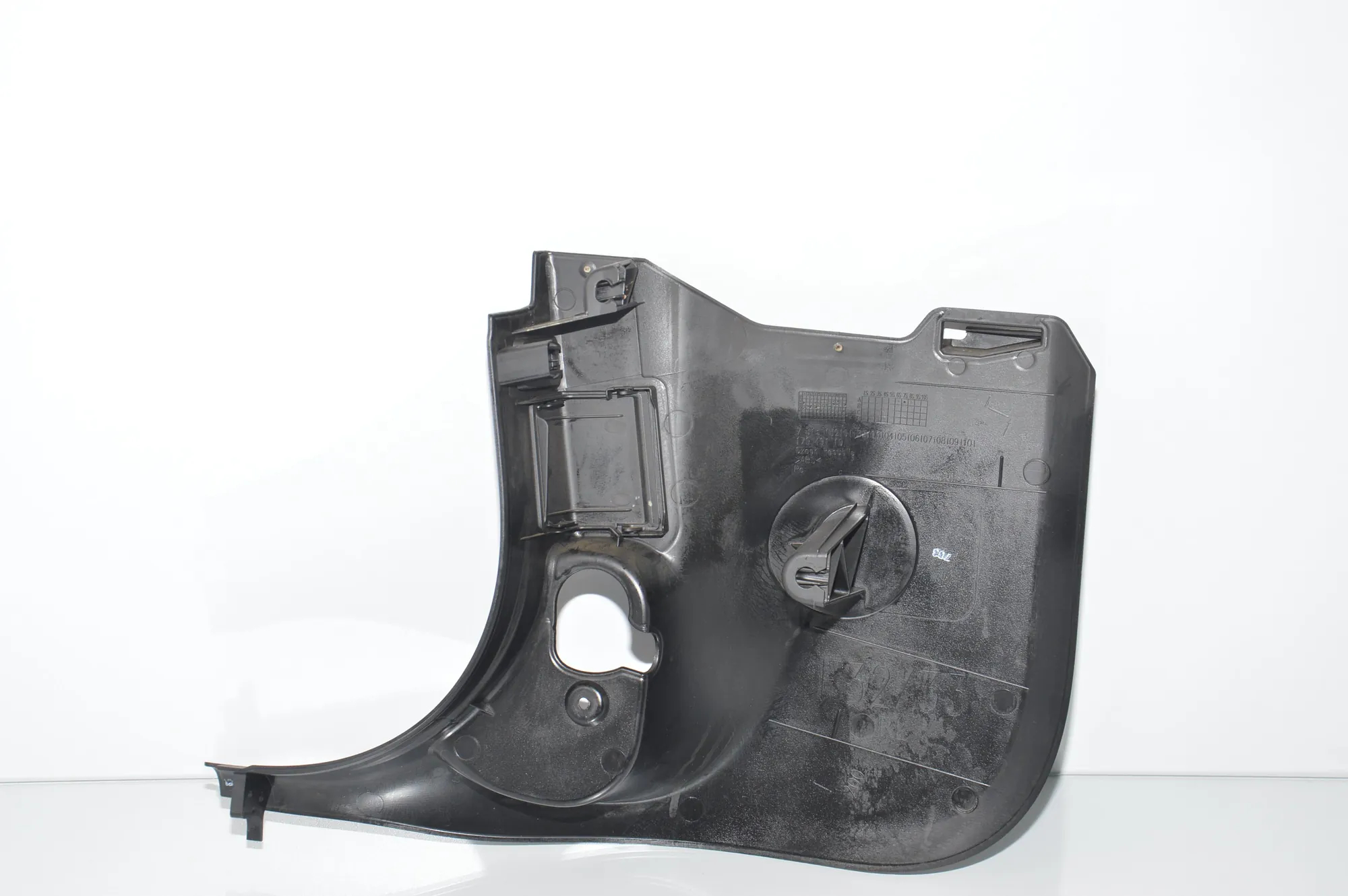 Front Right Interior Step Trim – OEM 7315132 · BMW 4 Coupe (F32, F82) M4 2017 – 3