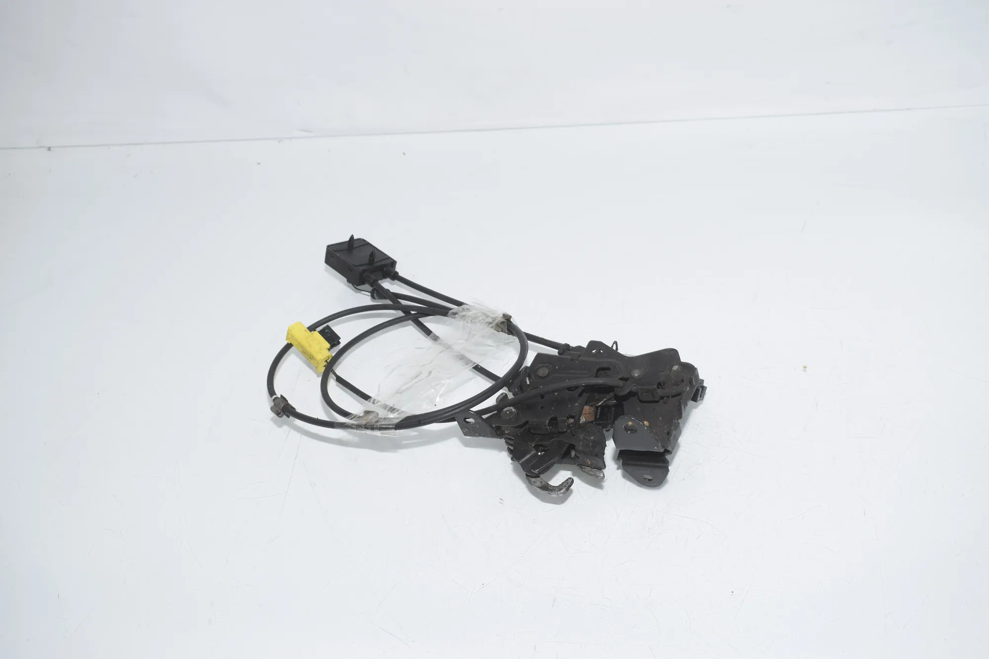 Bonnet Lock – OEM 7376977 · BMW X1 (F48) xDrive 18 d 2016 – 2