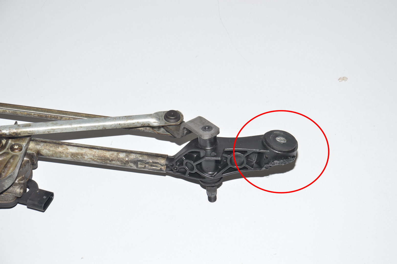 Front Windshield Wiper Mechanism – OEM 7267504 · BMW 4 Coupe (F32, F82) M4 2017 – 3