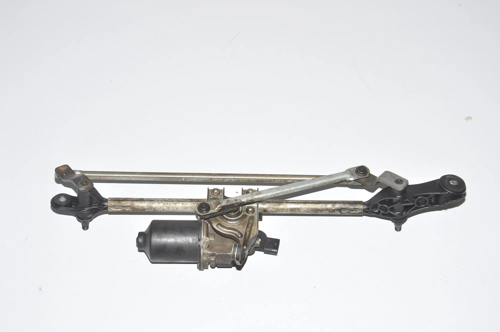 Front Windshield Wiper Mechanism – OEM 7267504 · BMW 4 Coupe (F32, F82) M4 2017 – 2