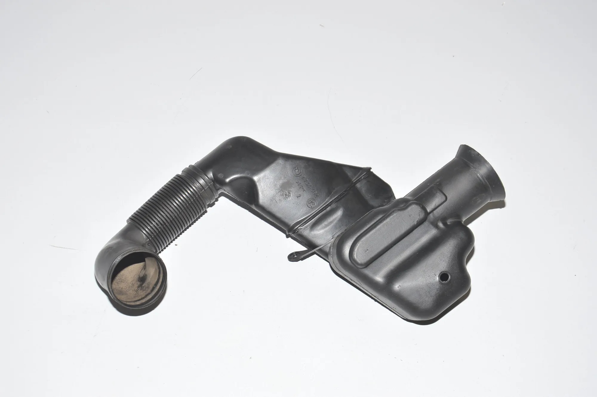 Air Intake Tube – OEM 1744460 · BMW 5 (E39) 520 i 1997 – 2