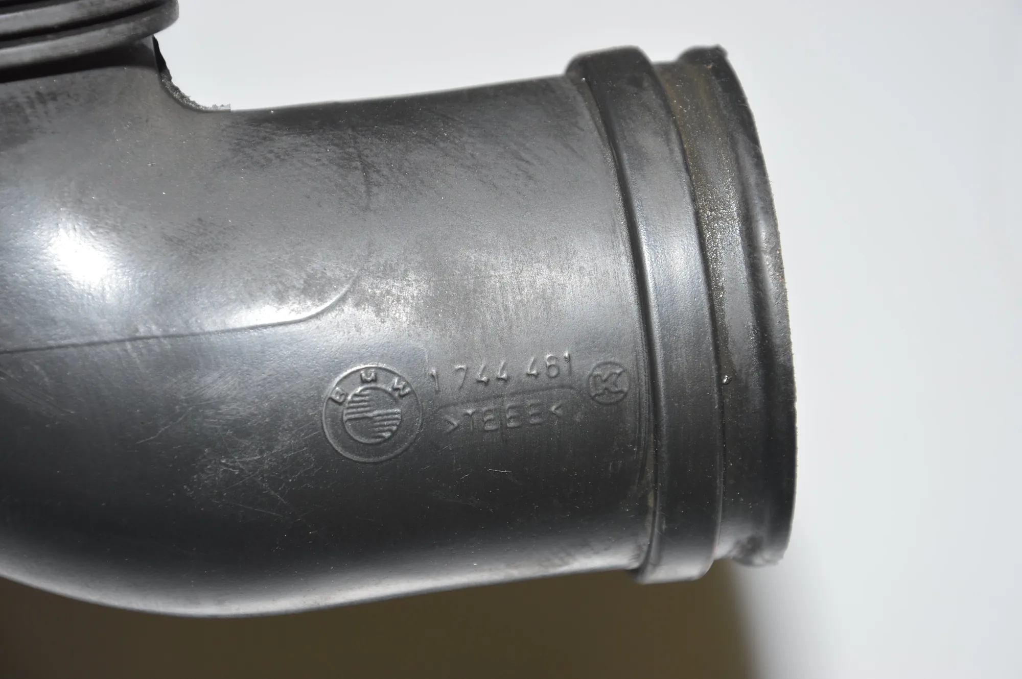 Air Intake Tube – OEM 1744460 · BMW 5 (E39) 520 i 1997 – 8