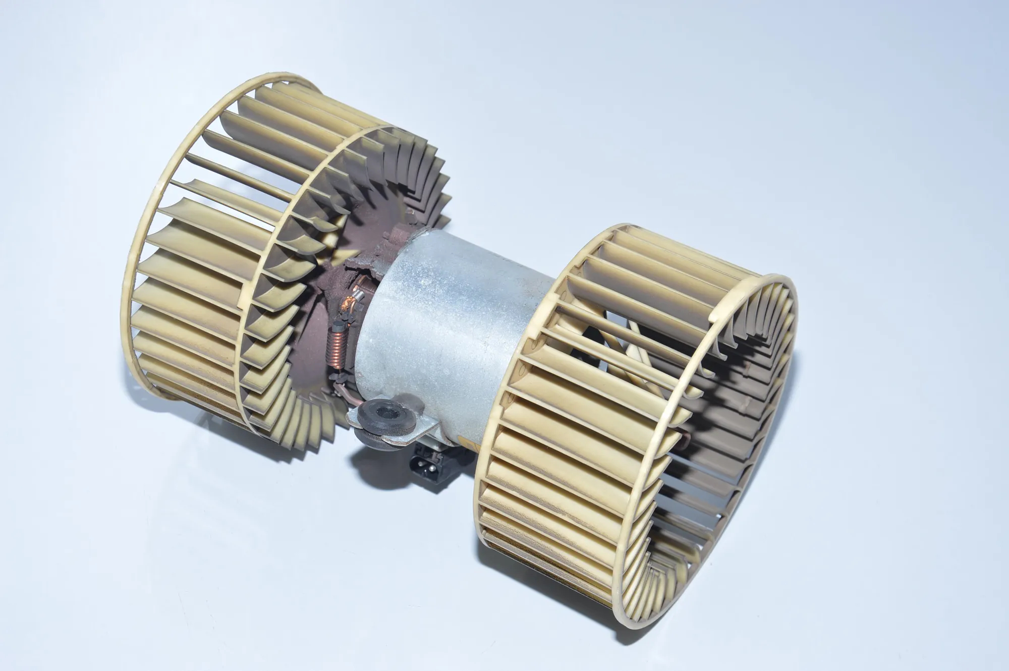 Heater Blower Fan – OEM 8372493 · BMW 5 (E39) 520 i 1997