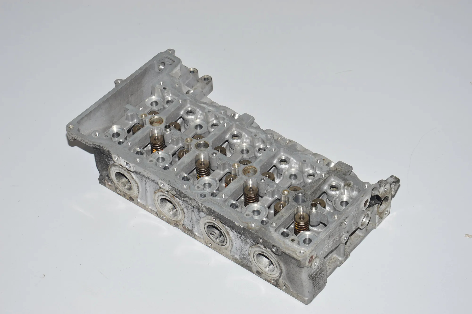 Engine Cylinder Head – OEM 7797676 · BMW 3 (E90) BMW 3 (E90) 318 d 2007 – 4