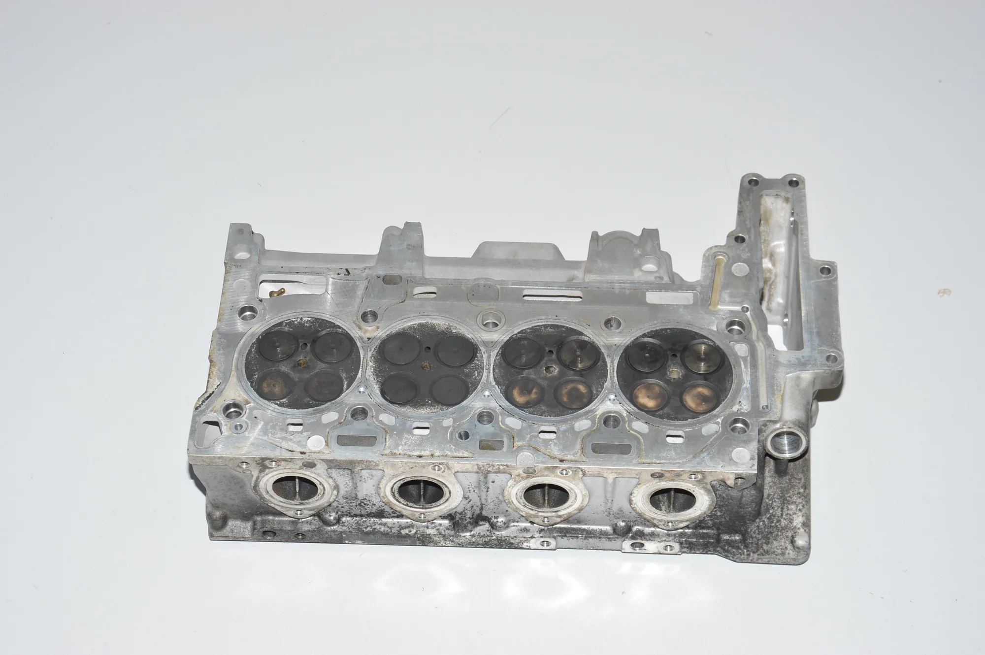 Engine Cylinder Head – OEM 7797676 · BMW 3 (E90) BMW 3 (E90) 318 d 2007 – 6
