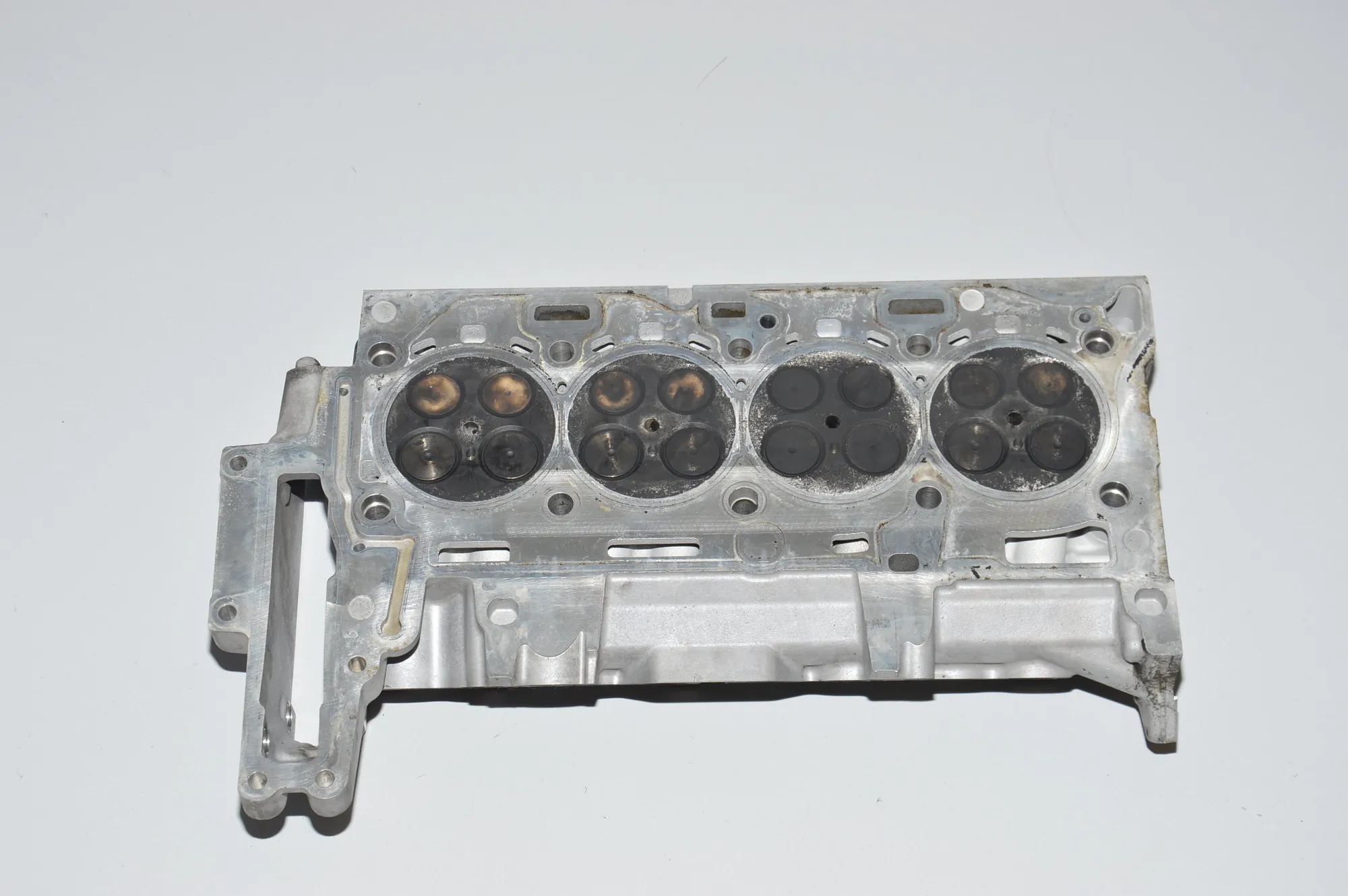 Engine Cylinder Head – OEM 7797676 · BMW 3 (E90) BMW 3 (E90) 318 d 2007 – 5