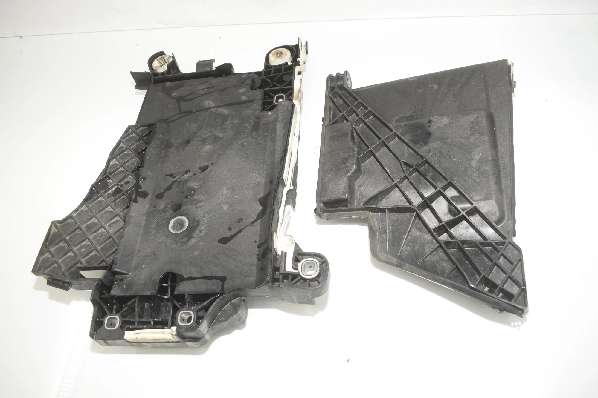 Battery Holder Tray – OEM 7419826 · BMW X1 (F48) xDrive 18 d 2016 – 2