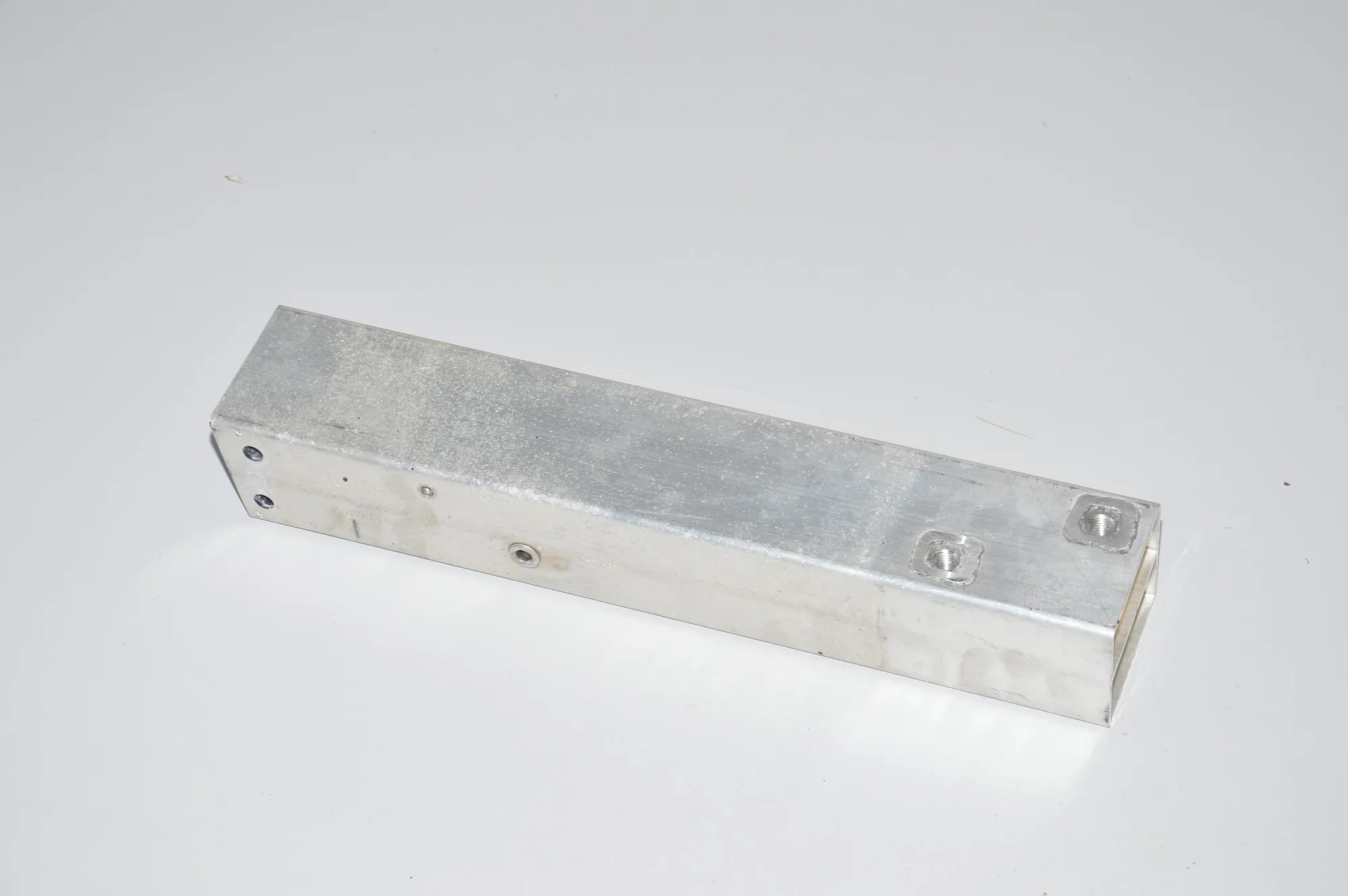 Rear Right Bumper Bracket – OEM 6852704 · BMW i3 (I01) Electric 2018