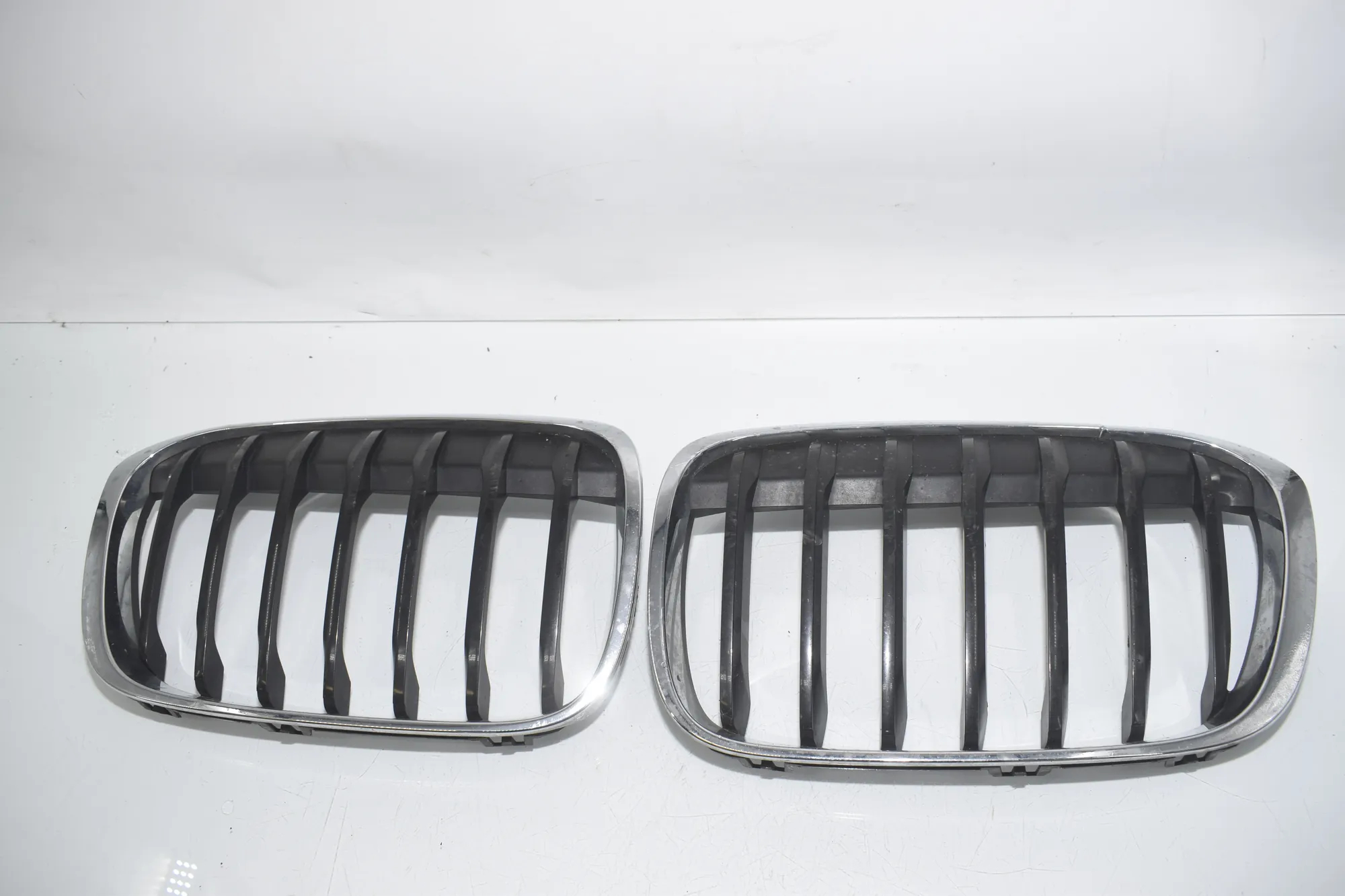 Front Left Grill – OEM 7354823 · BMW X1 (F48) xDrive 18 d 2016 – 2