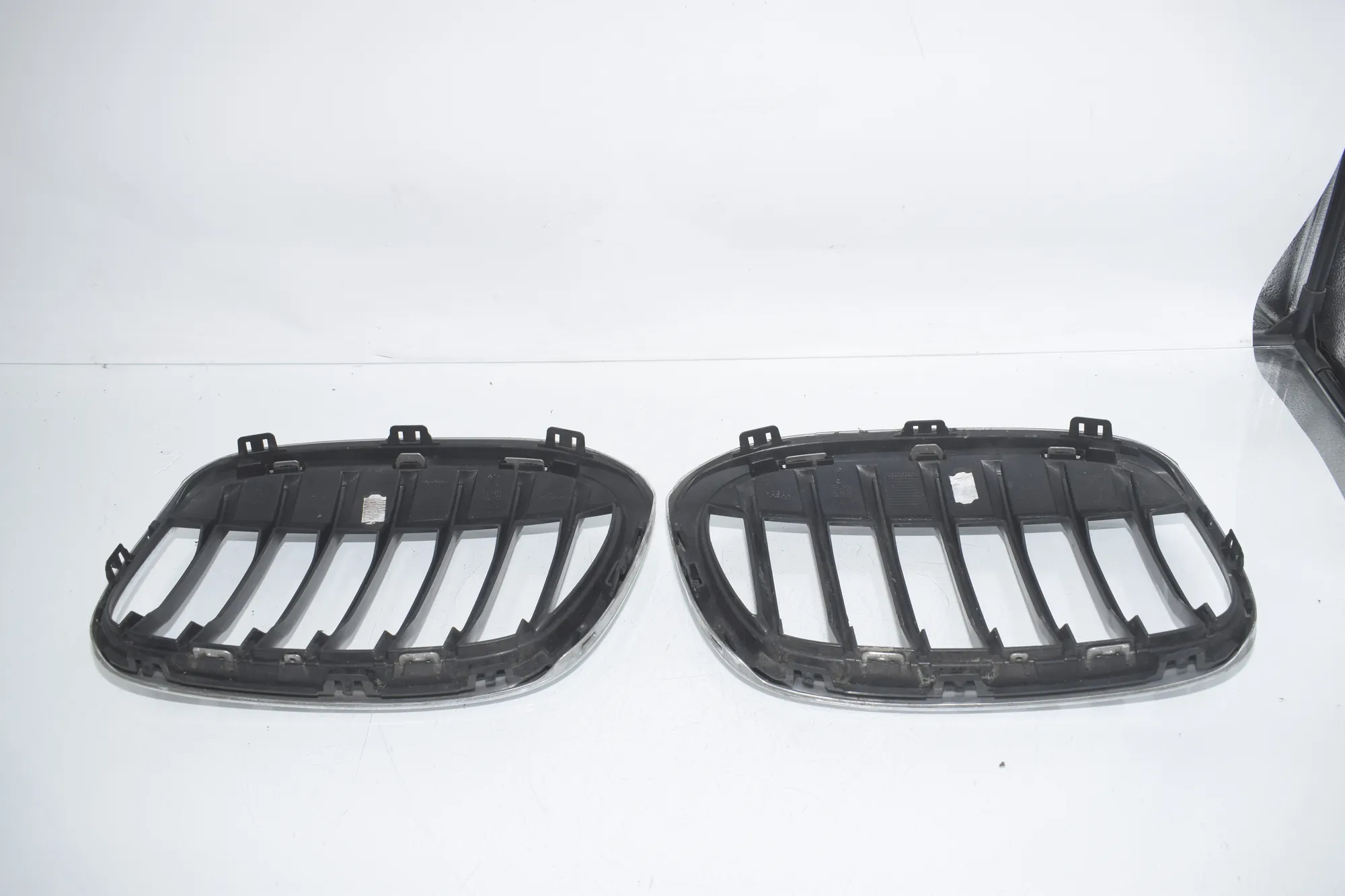 Front Left Grill – OEM 7354823 · BMW X1 (F48) xDrive 18 d 2016 – 3