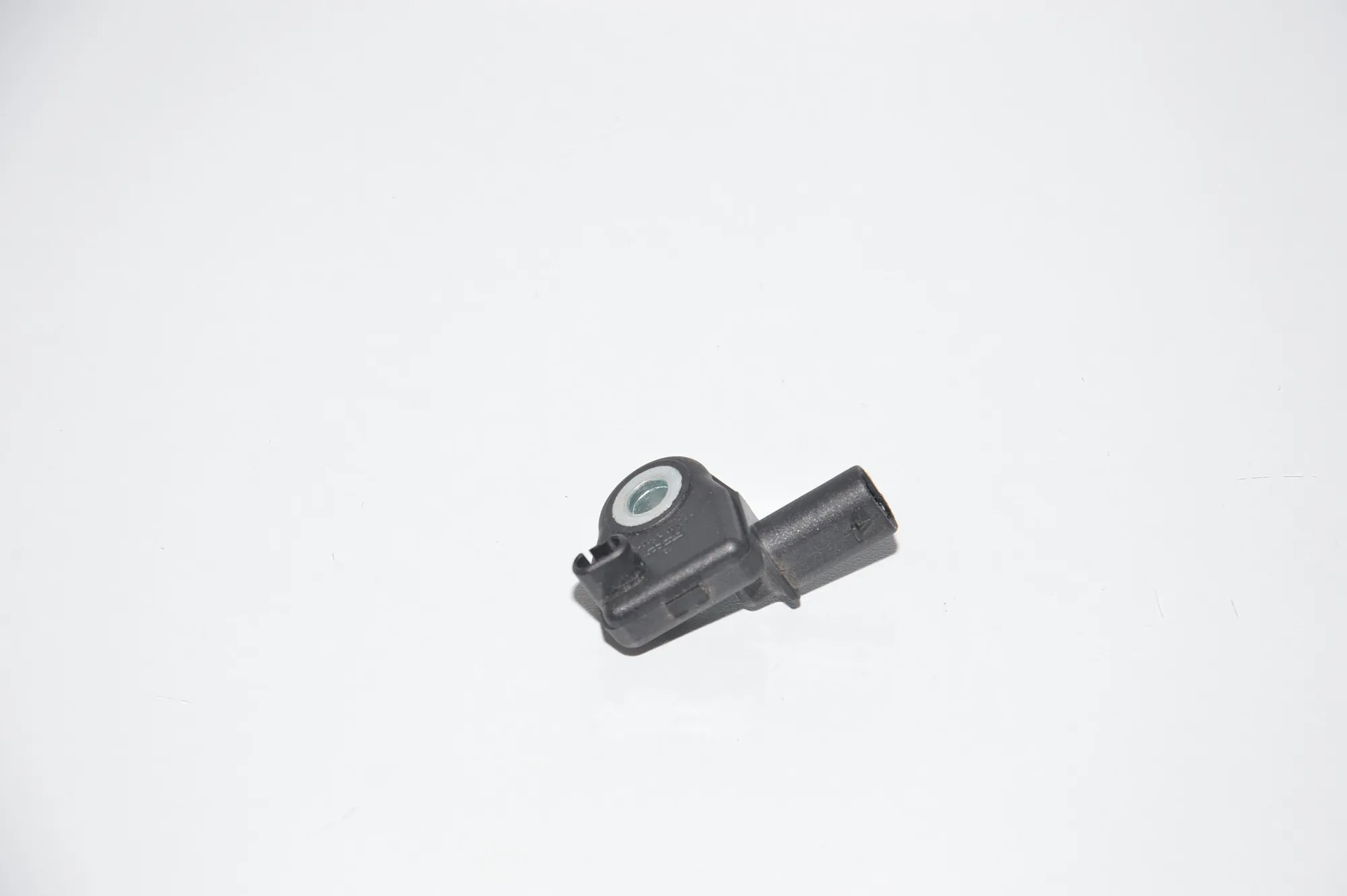 Front Left Impact Sensor – OEM 9196100 · BMW i3 (I01) Electric 2018 – 4