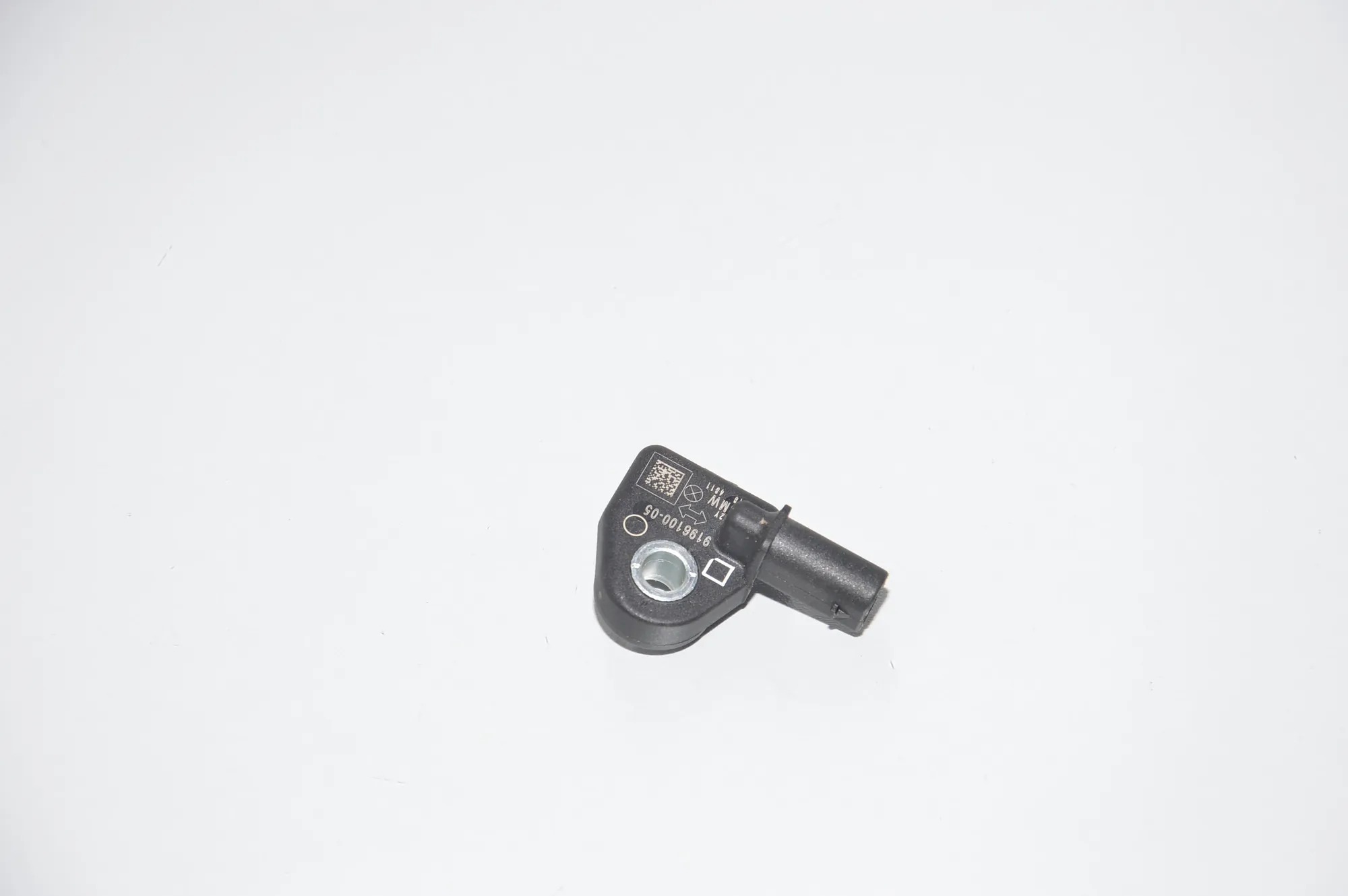 Front Left Impact Sensor – OEM 9196100 · BMW i3 (I01) Electric 2018 – 2