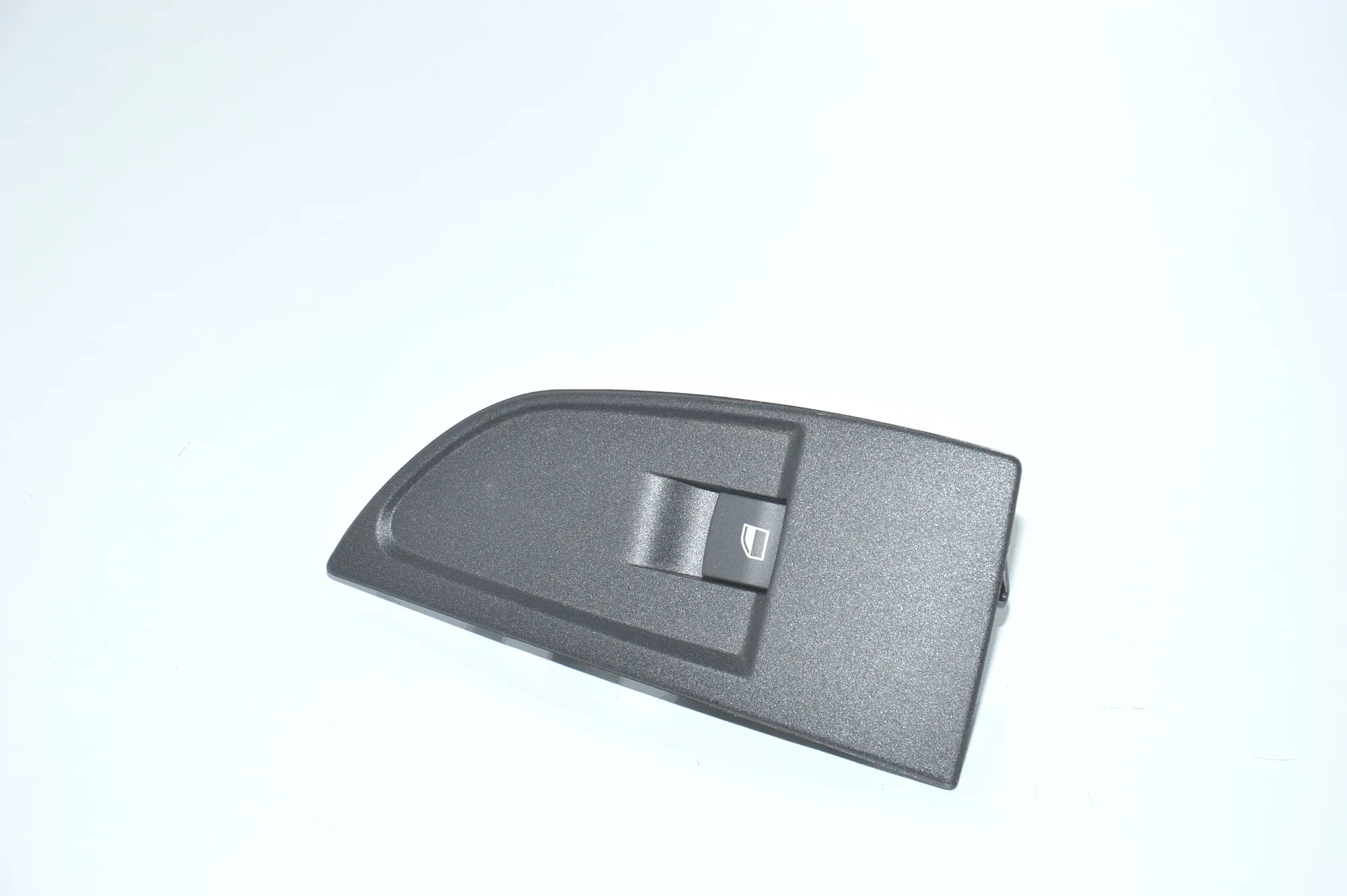 Front Left Door Window Switch – OEM 7303633 · BMW i3 (I01) Electric 2018