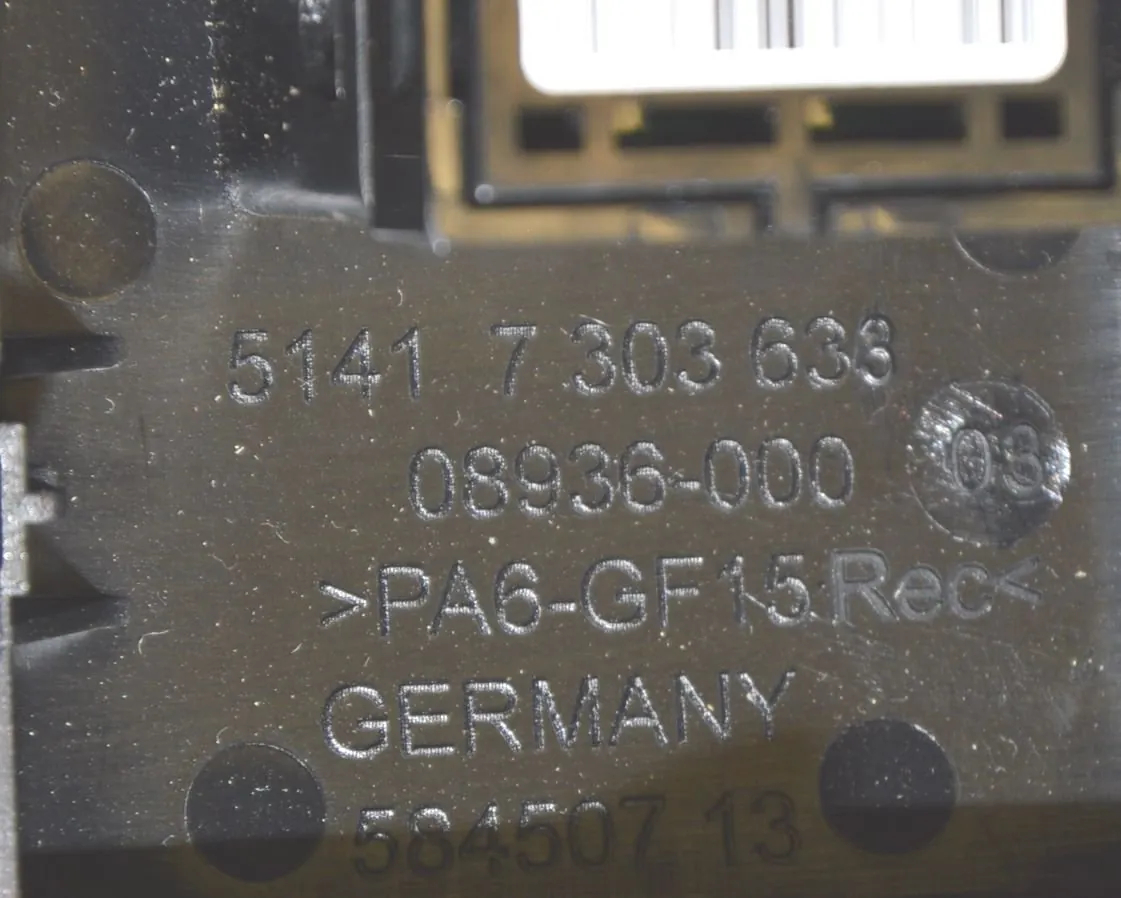 Front Left Door Window Switch – OEM 7303633 · BMW i3 (I01) Electric 2018 – 6